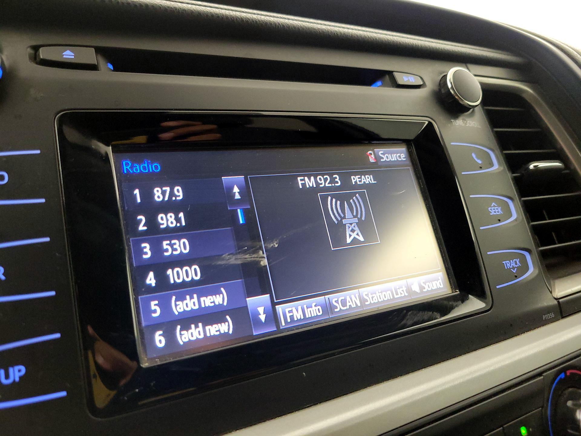 Thumbnail: 2018 Toyota Highlander - 15