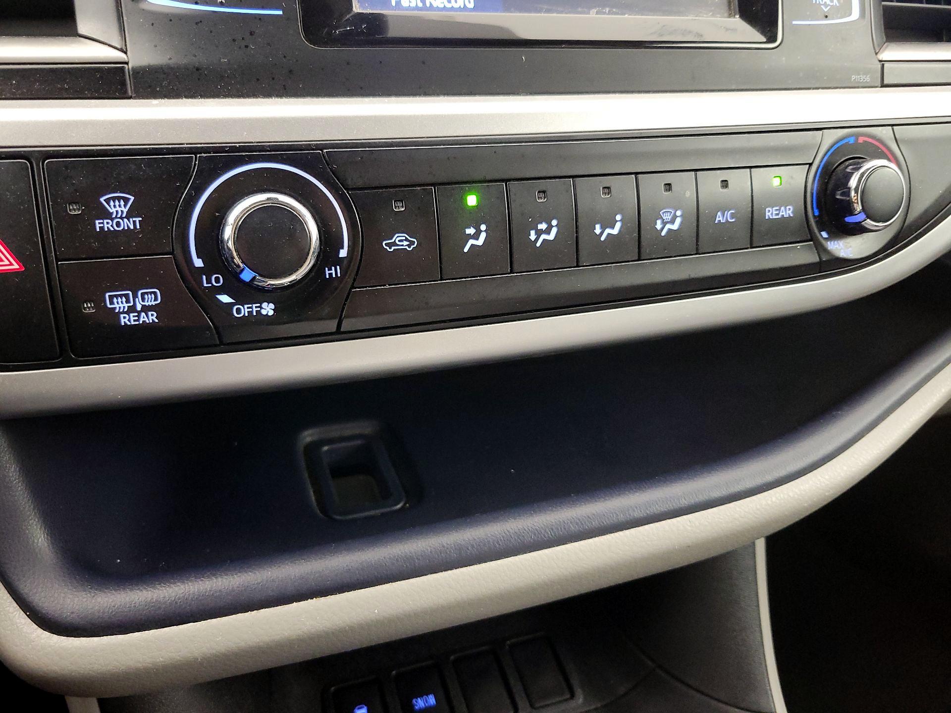 Thumbnail: 2018 Toyota Highlander - 16