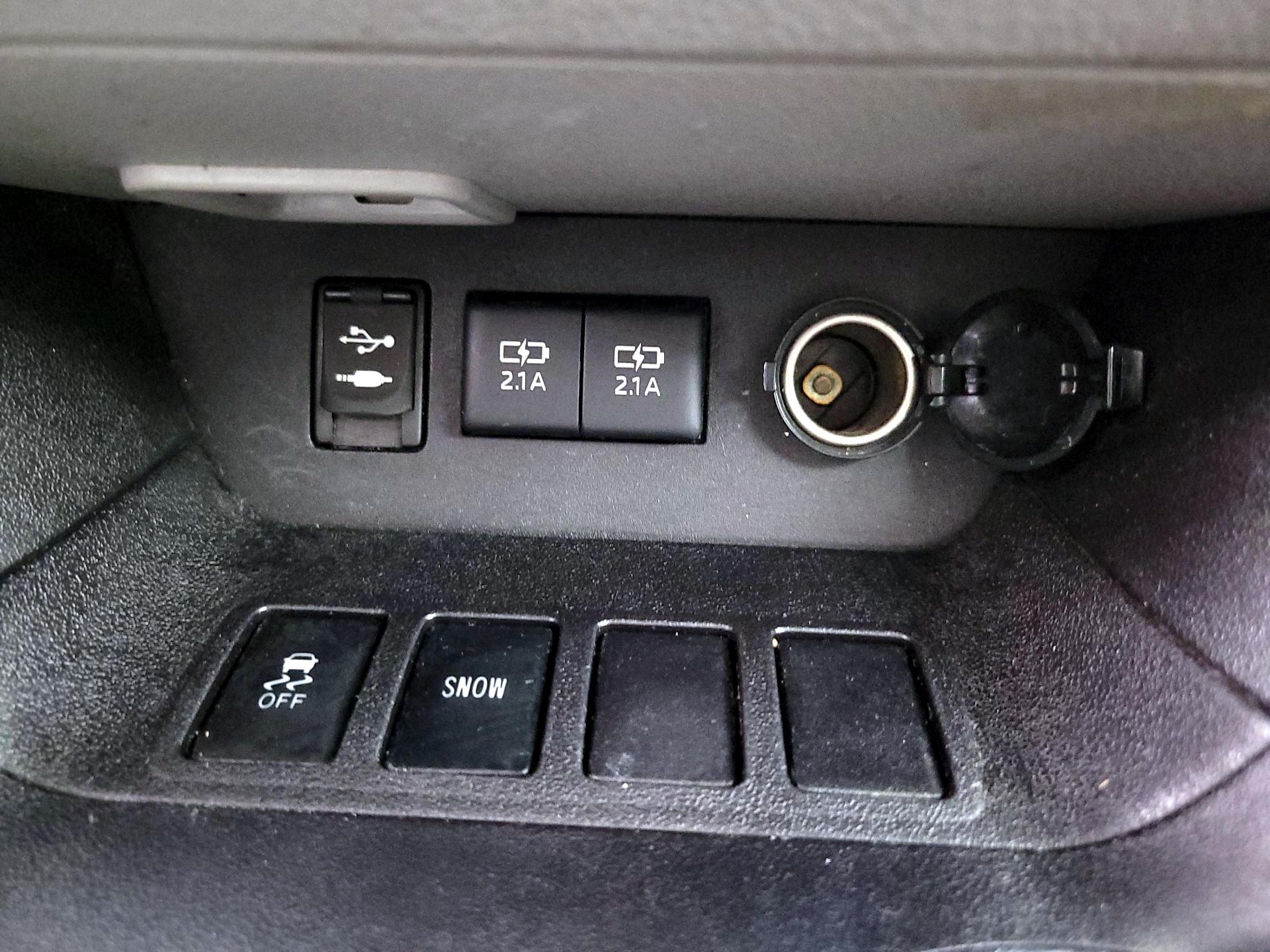 Thumbnail: 2018 Toyota Highlander - 18