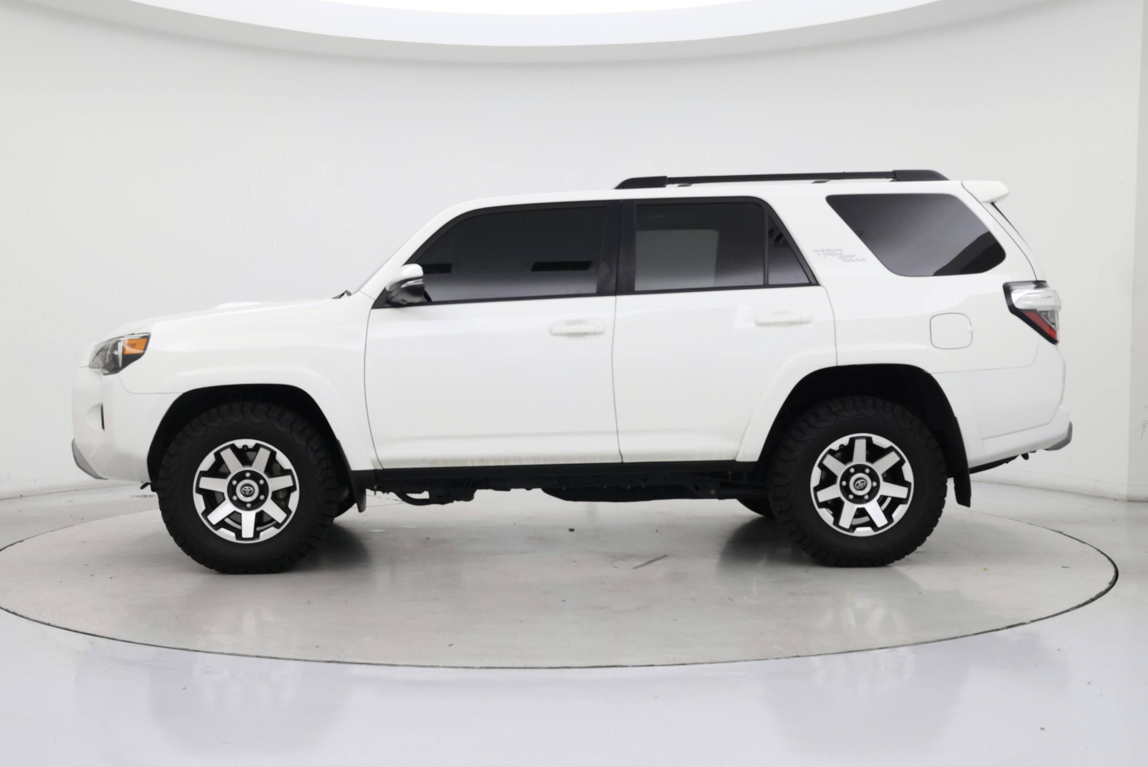 Thumbnail: 2020 Toyota 4Runner - 3