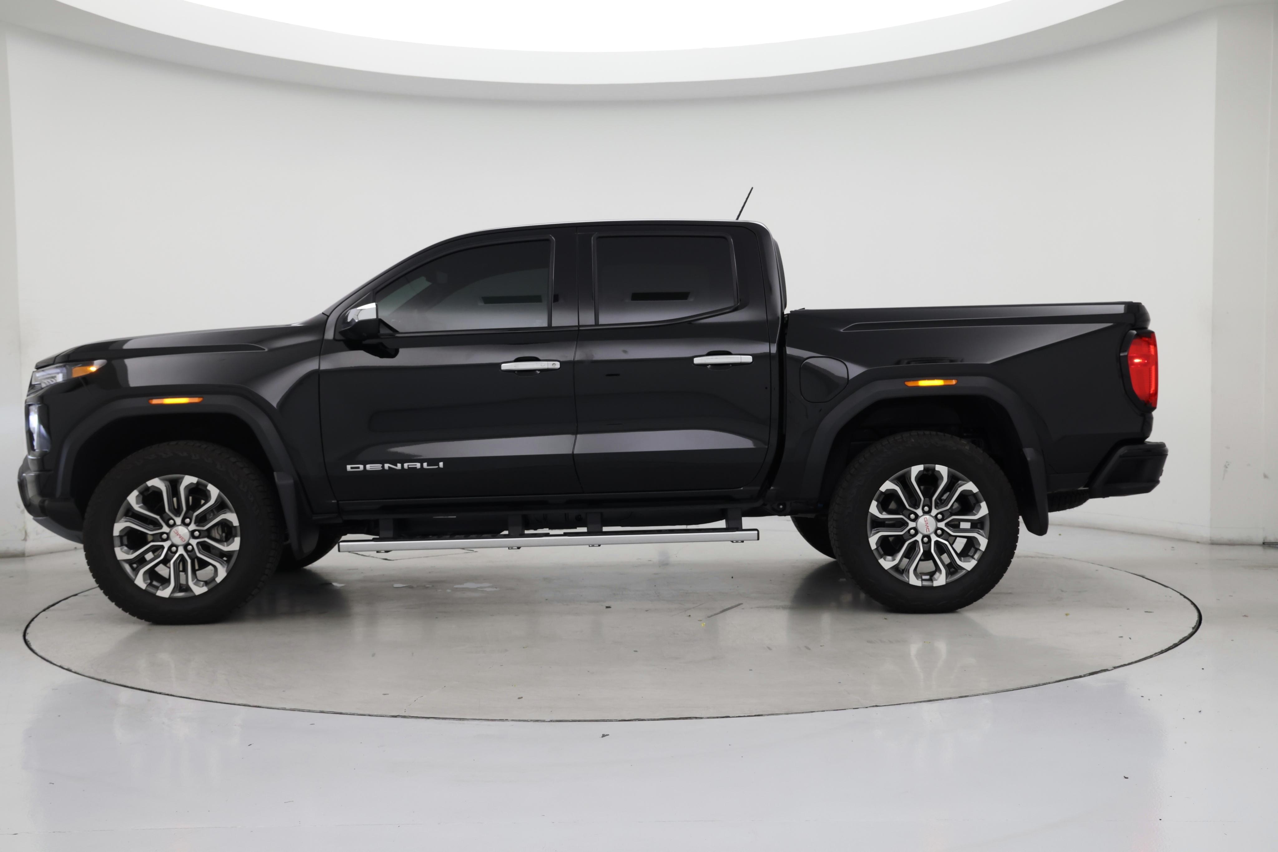 Thumbnail: 2025 GMC Canyon - 3
