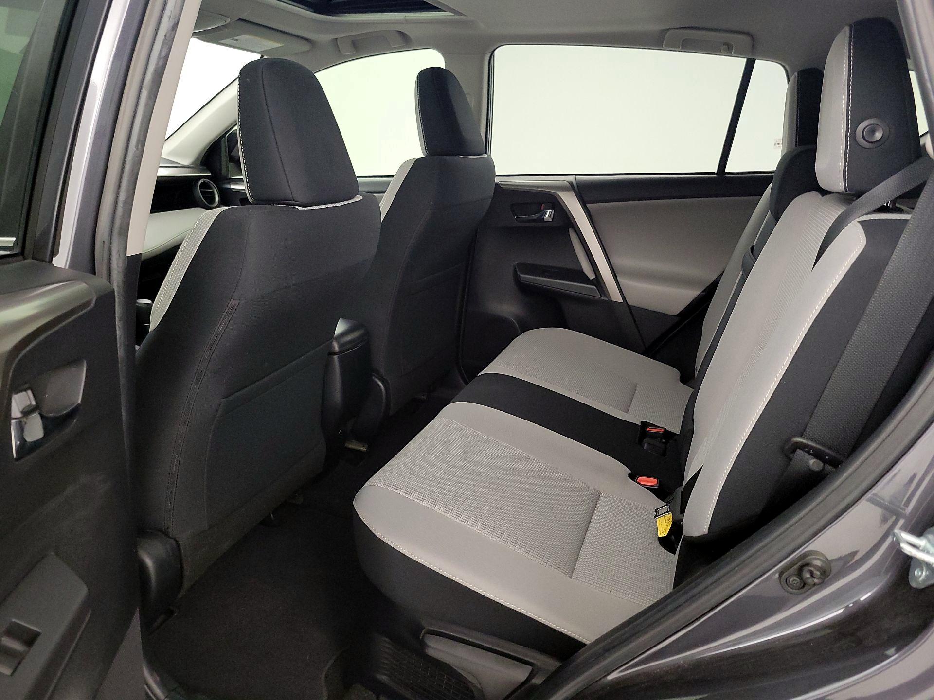 Thumbnail: 2018 Toyota RAV4 - 20
