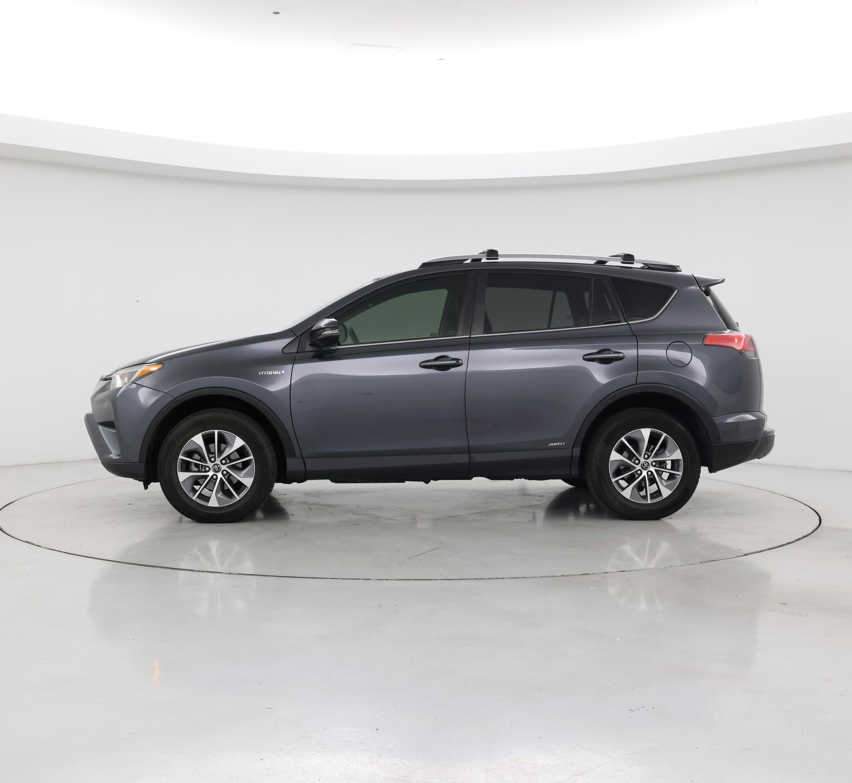 Thumbnail: 2018 Toyota RAV4 - 3