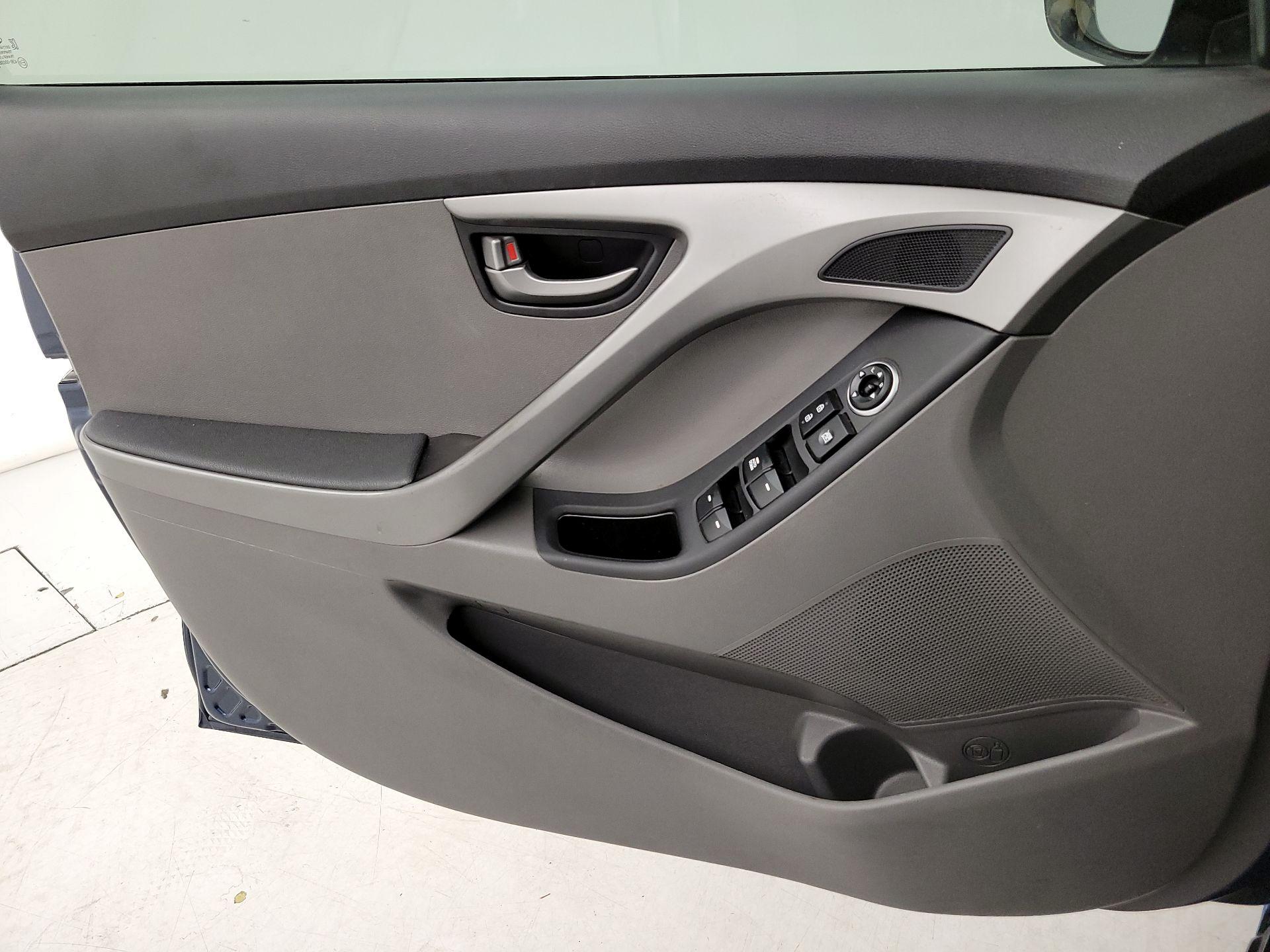 Thumbnail: 2016 Hyundai Elantra - 12
