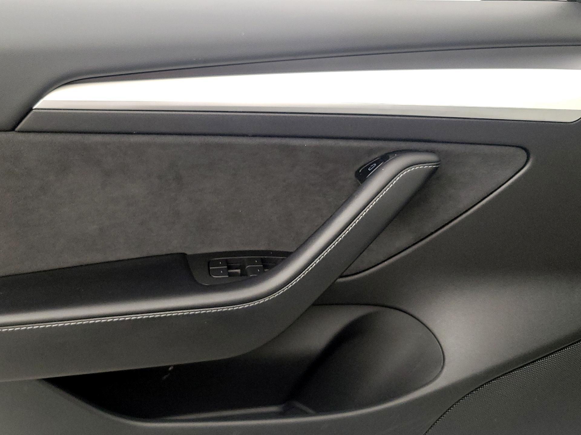 Thumbnail: 2021 Tesla Model 3 - 12