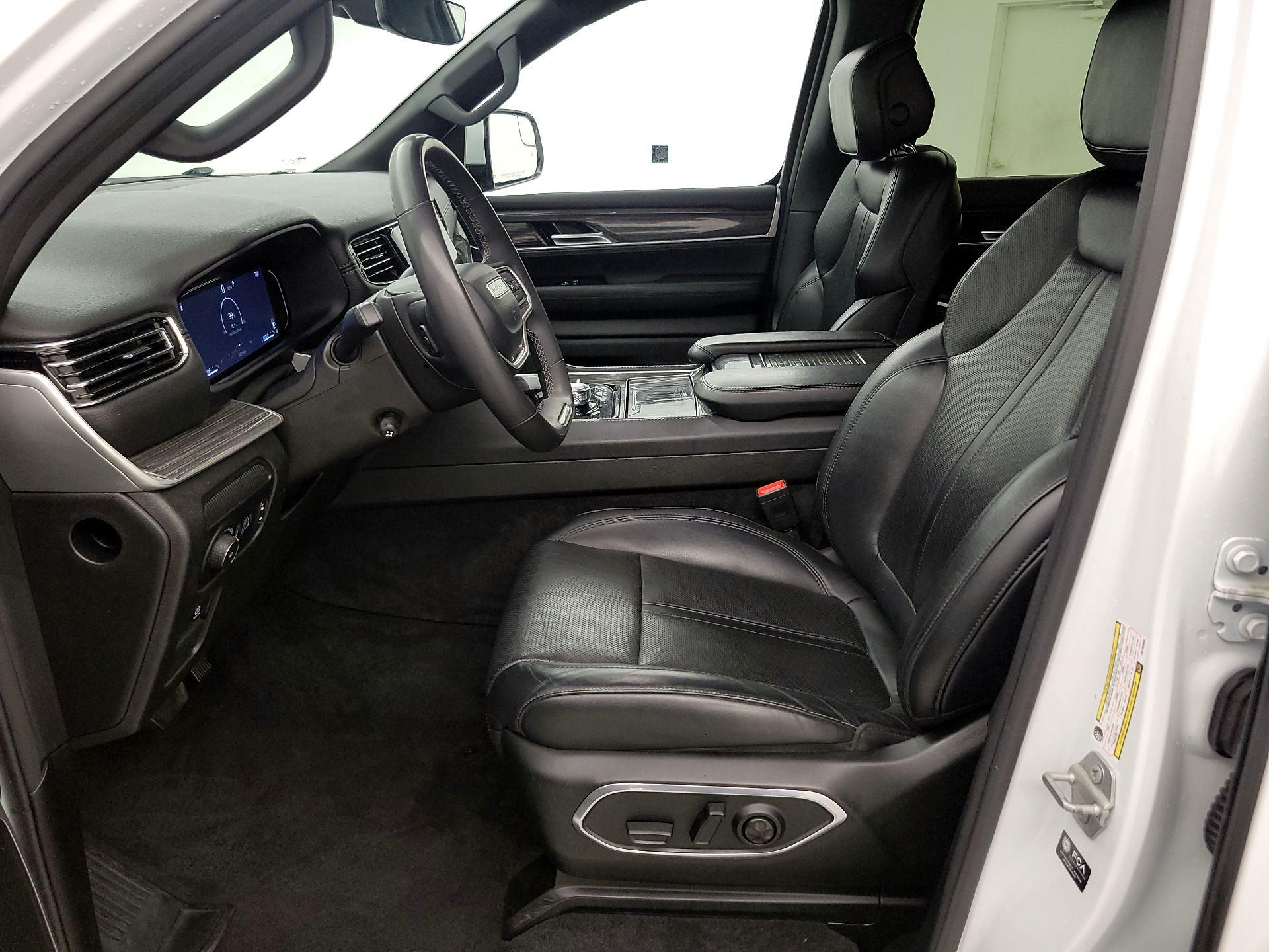 Thumbnail: 2022 Jeep Wagoneer - 11