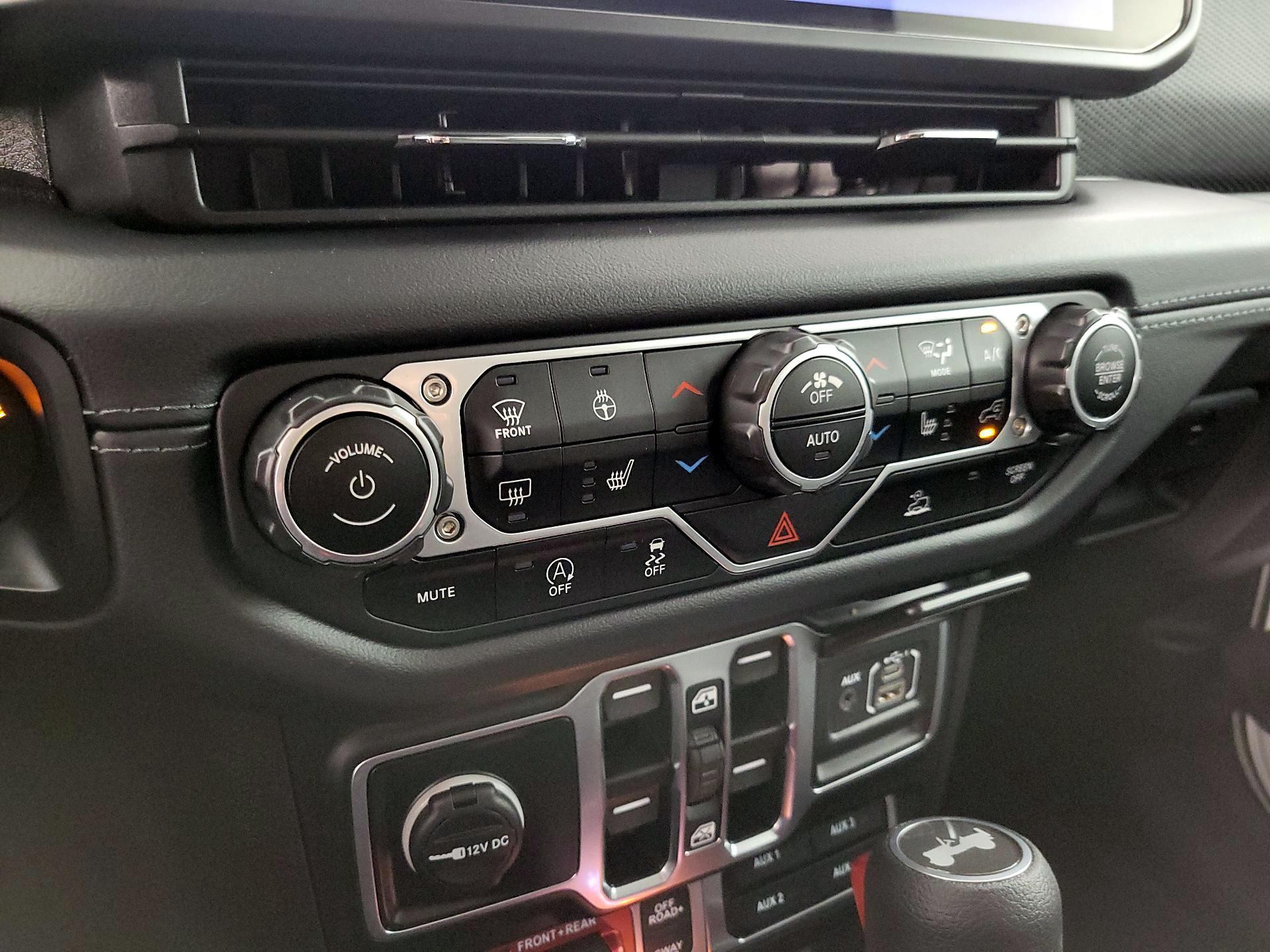 Thumbnail: 2024 Jeep Wrangler - 16