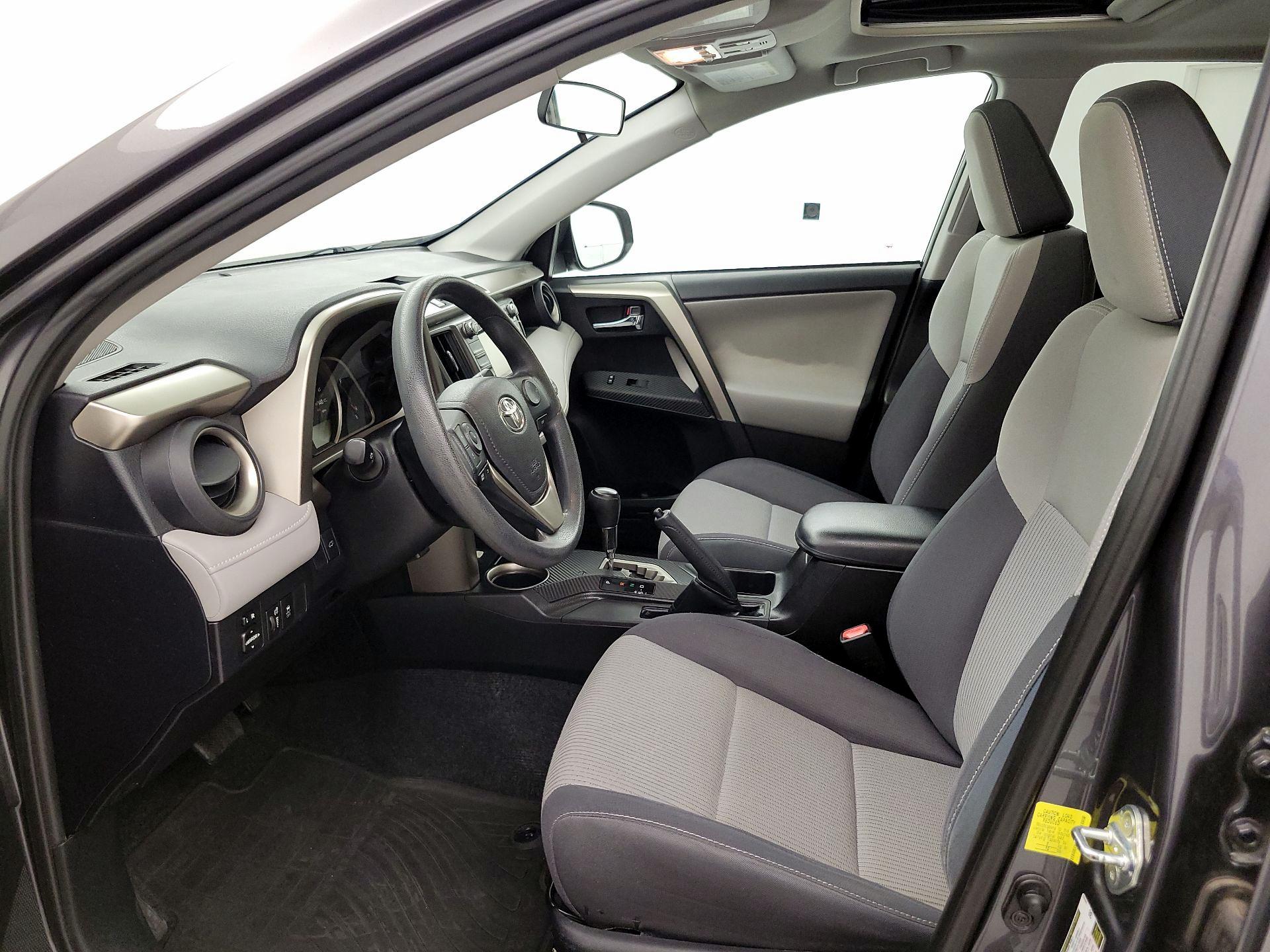 Thumbnail: 2015 Toyota RAV4 - 11