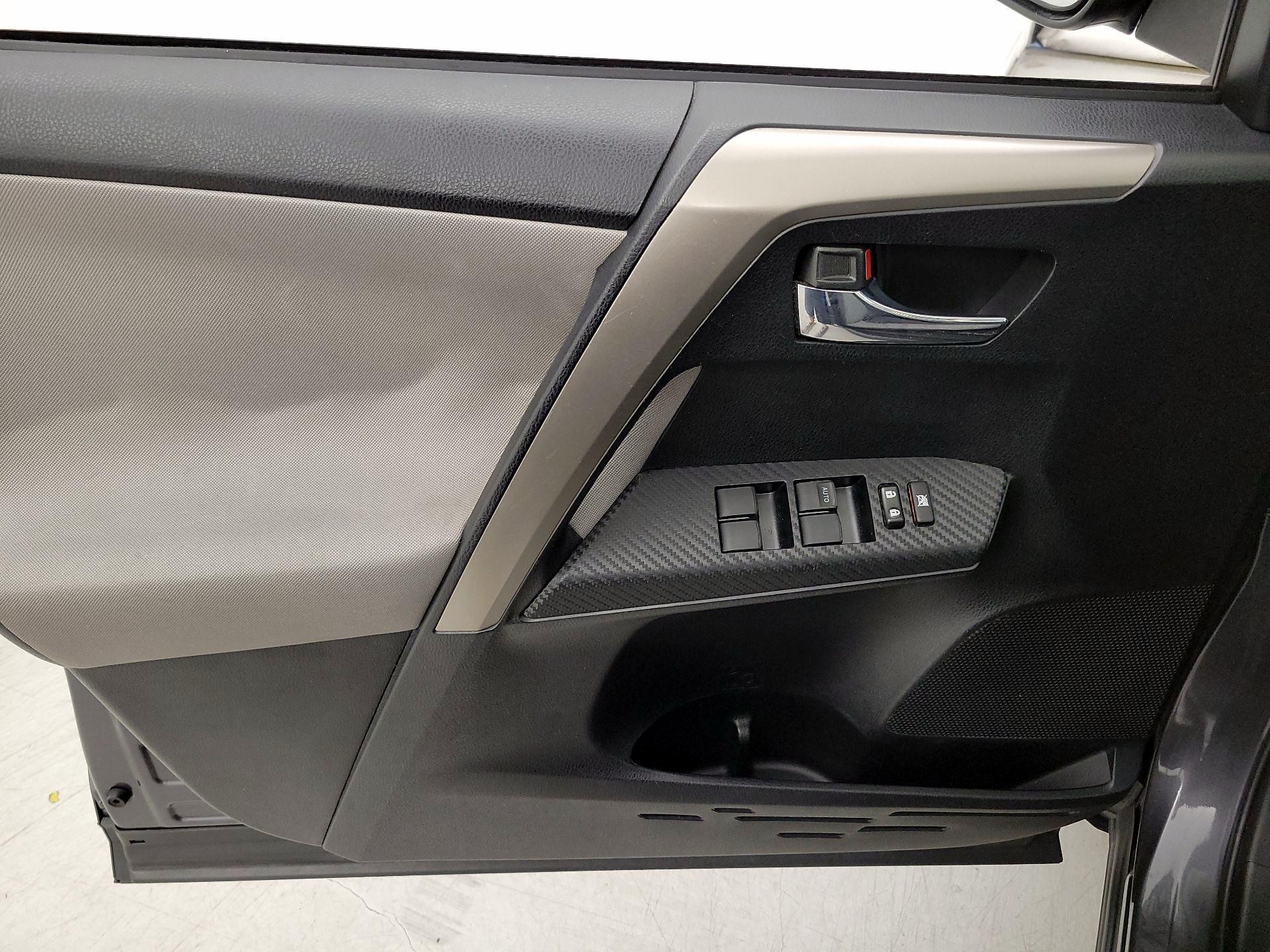 Thumbnail: 2015 Toyota RAV4 - 12
