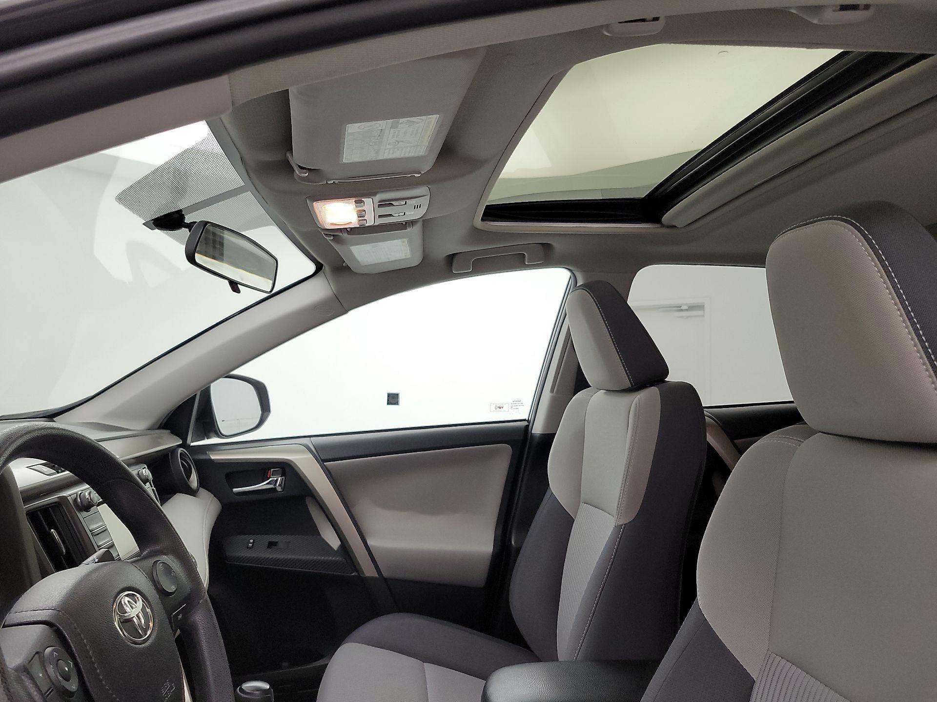 Thumbnail: 2015 Toyota RAV4 - 20