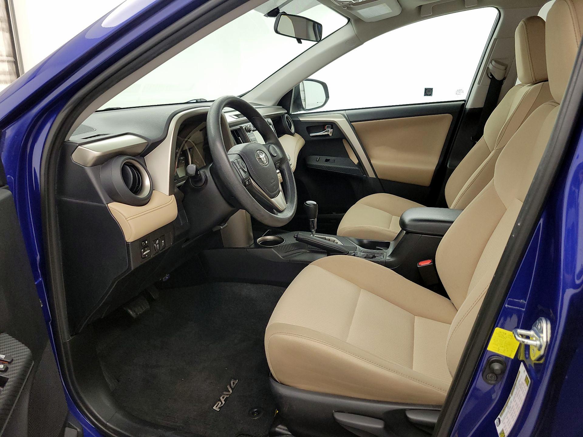 Thumbnail: 2015 Toyota RAV4 - 11