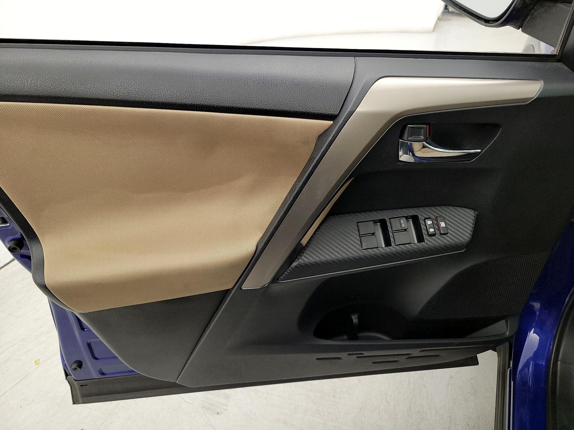 Thumbnail: 2015 Toyota RAV4 - 12