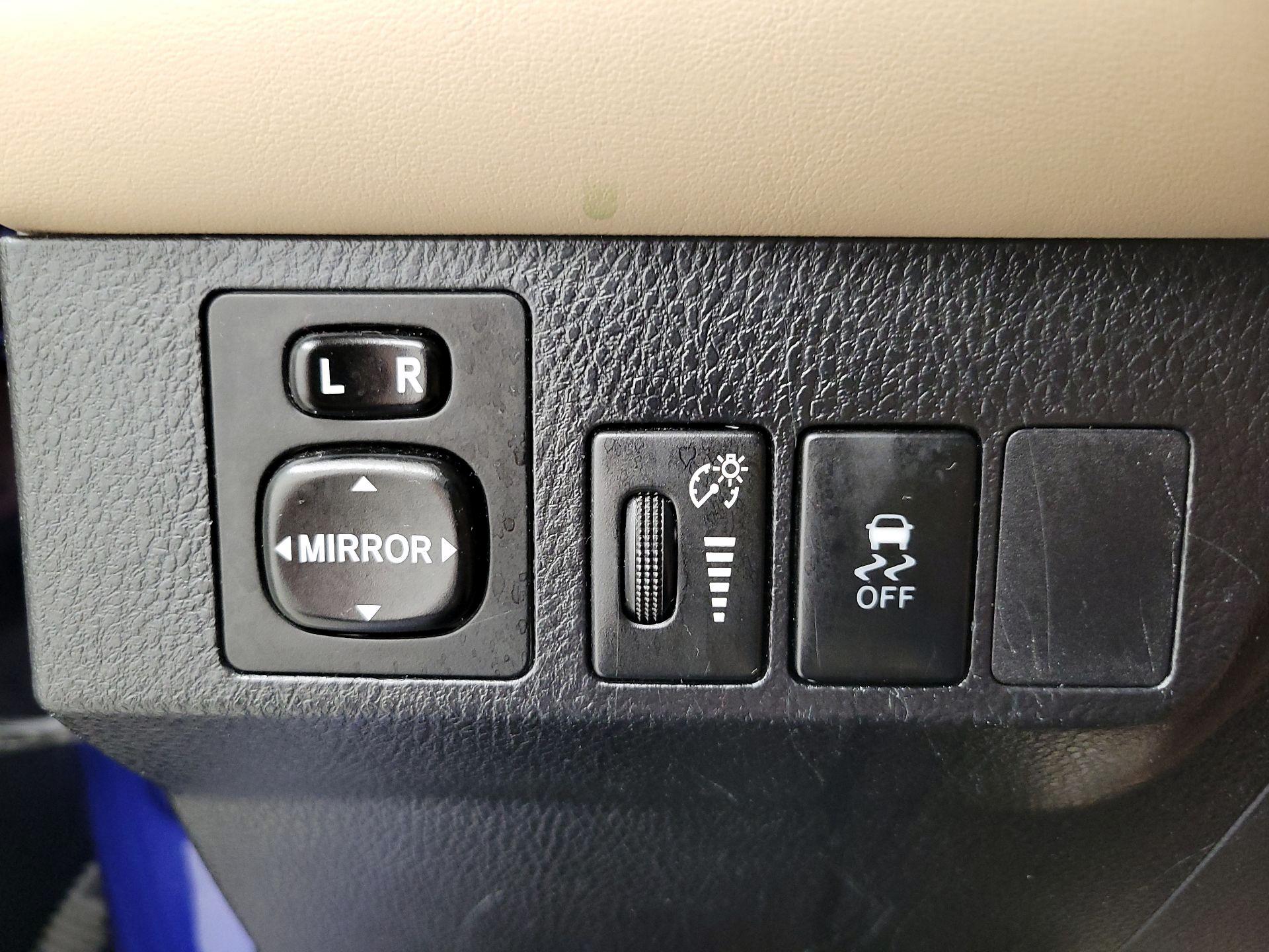Thumbnail: 2015 Toyota RAV4 - 13