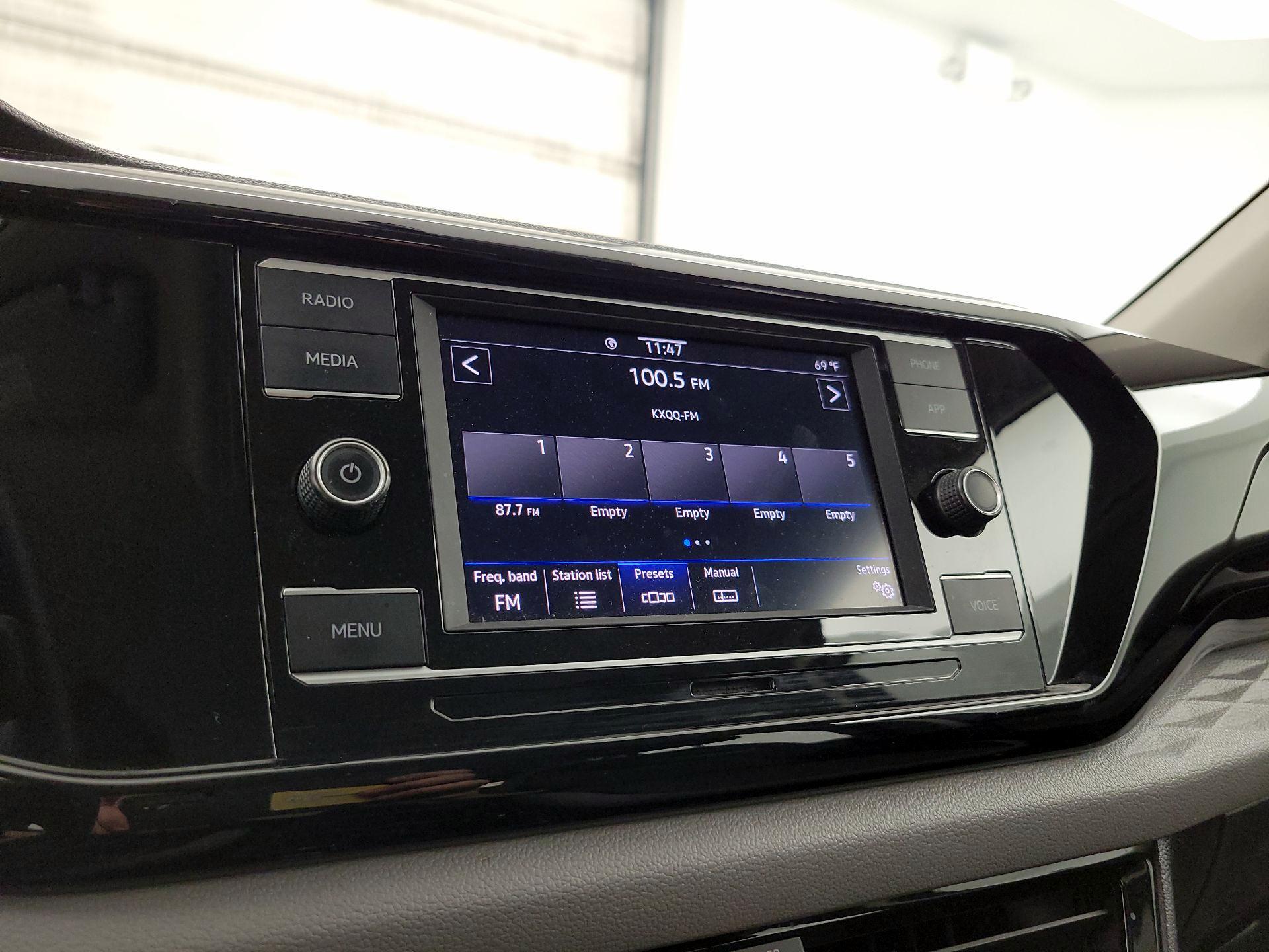 Thumbnail: 2022 Volkswagen Taos - 15