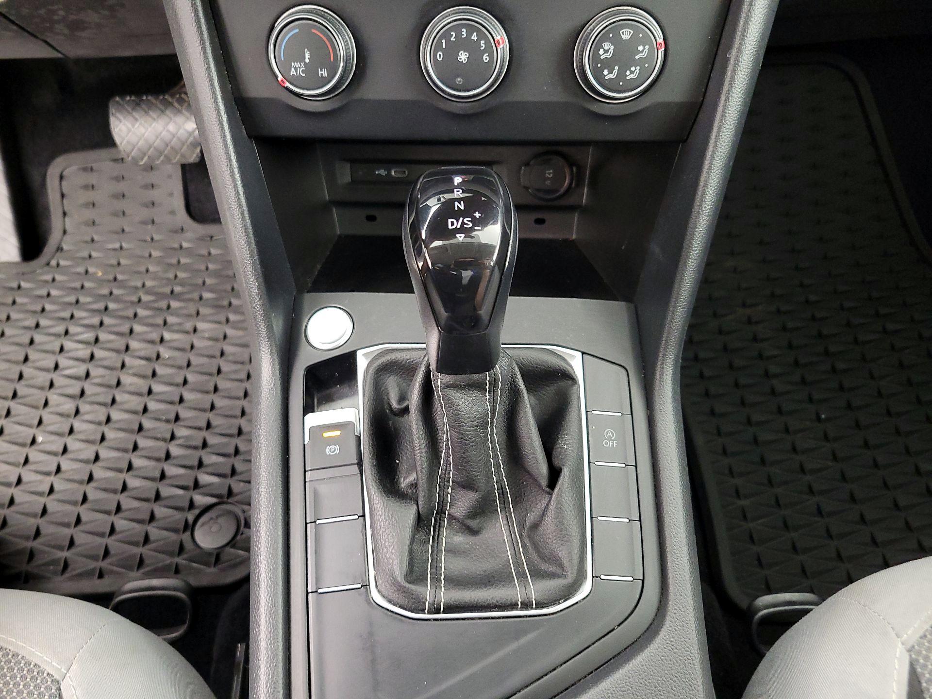 Thumbnail: 2022 Volkswagen Taos - 17