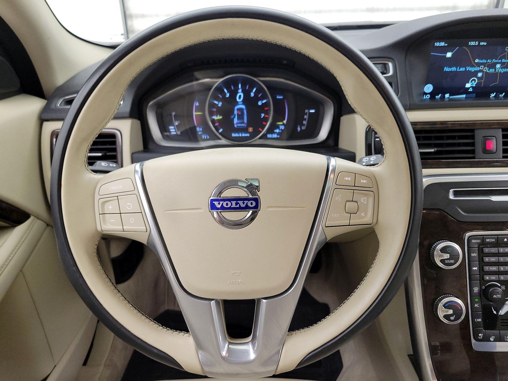 Thumbnail: 2015 Volvo XC70 - 10