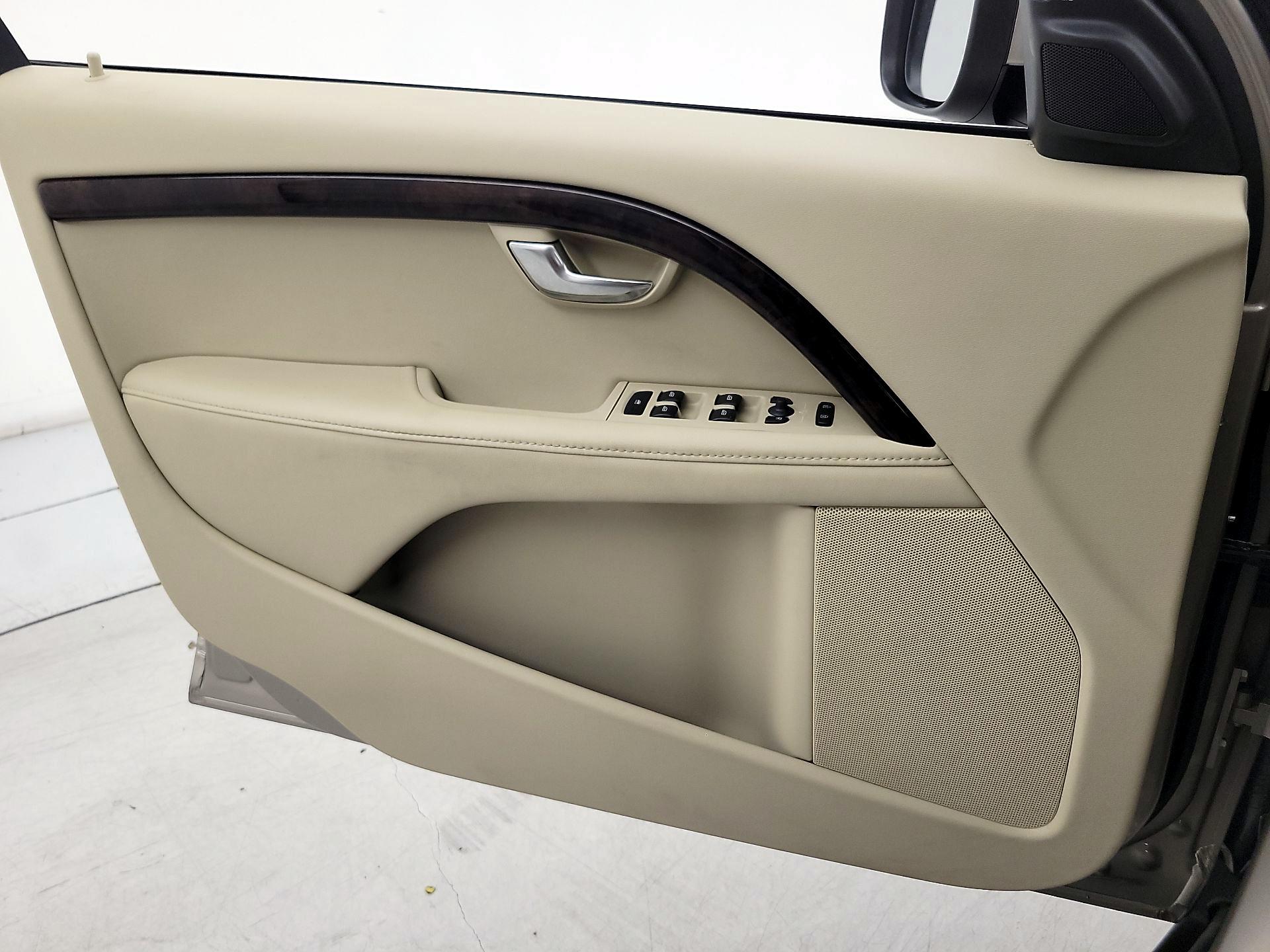Thumbnail: 2015 Volvo XC70 - 12