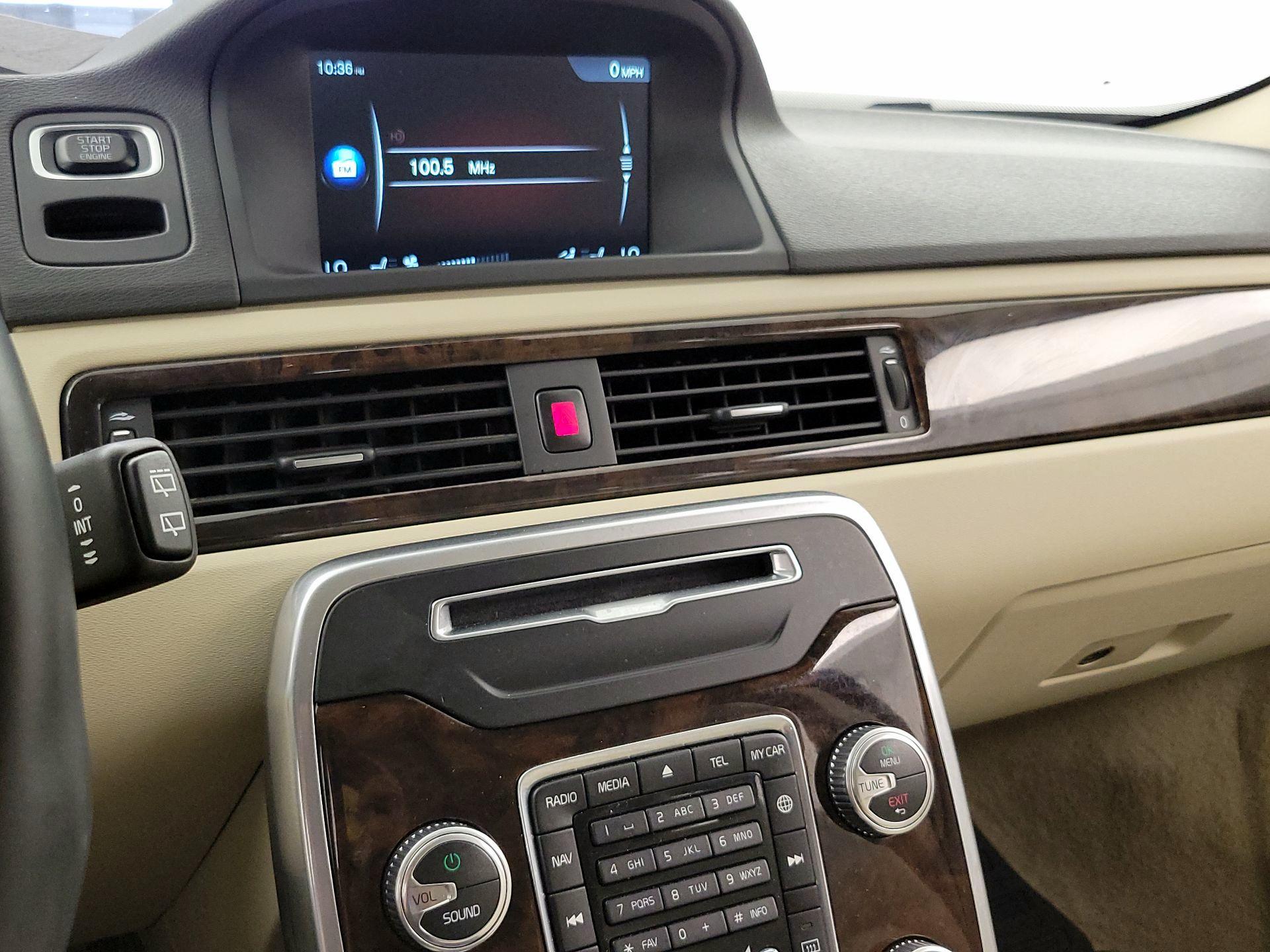 Thumbnail: 2015 Volvo XC70 - 16