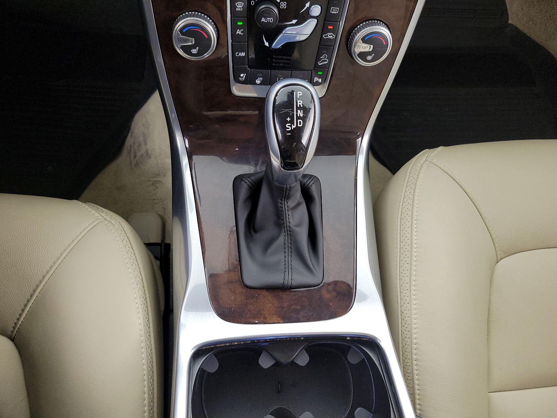 Thumbnail: 2015 Volvo XC70 - 18