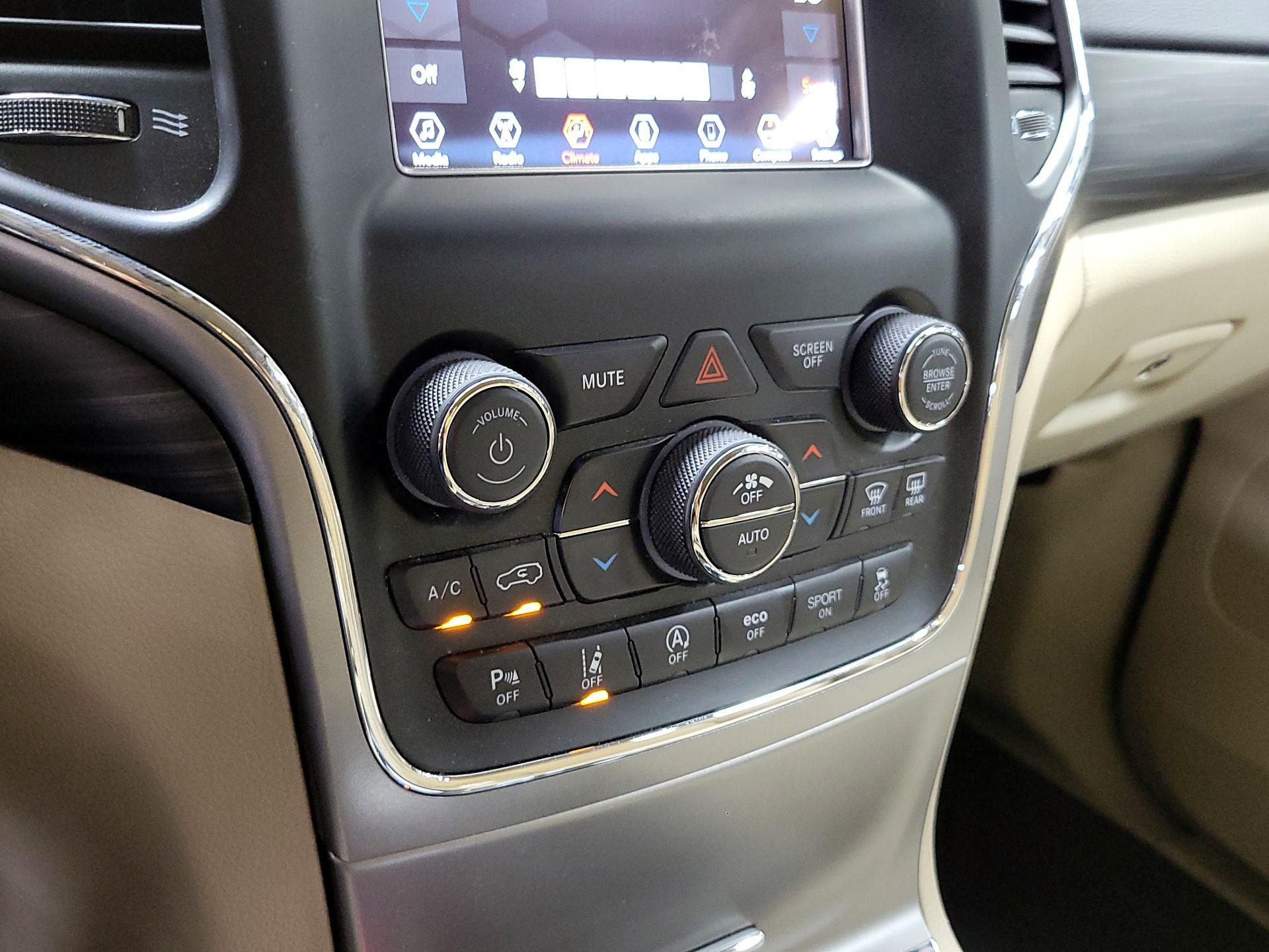 Thumbnail: 2020 Jeep Grand Cherokee - 16
