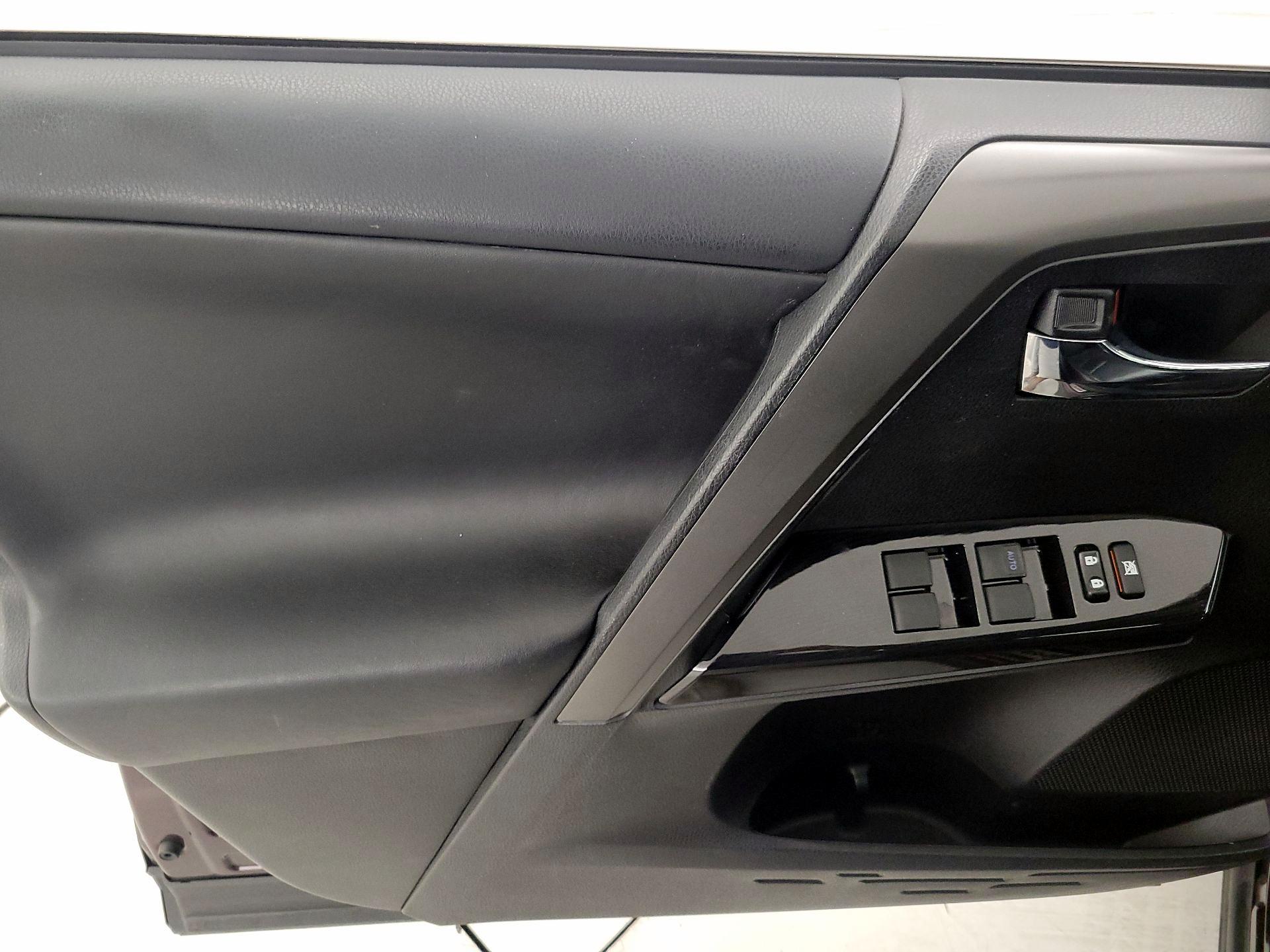 Thumbnail: 2016 Toyota RAV4 - 12