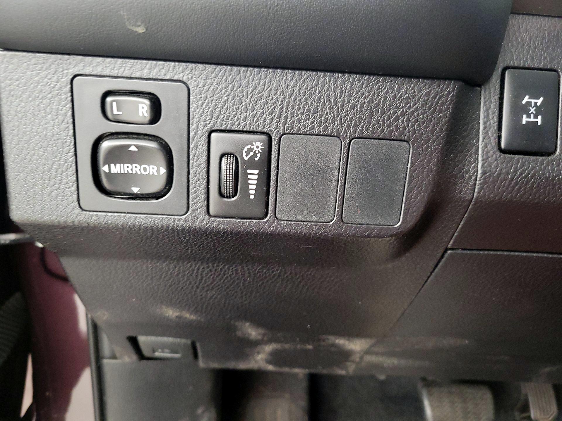 Thumbnail: 2016 Toyota RAV4 - 13