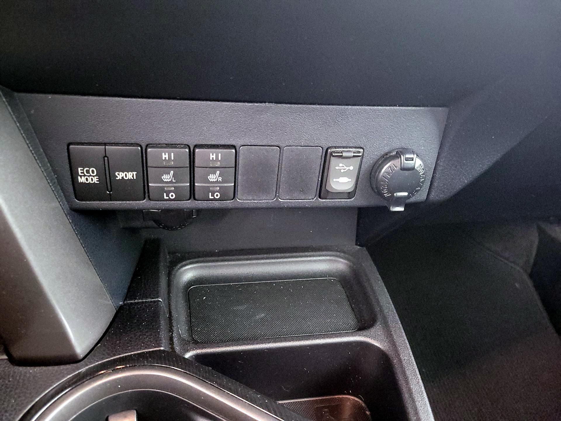 Thumbnail: 2016 Toyota RAV4 - 18