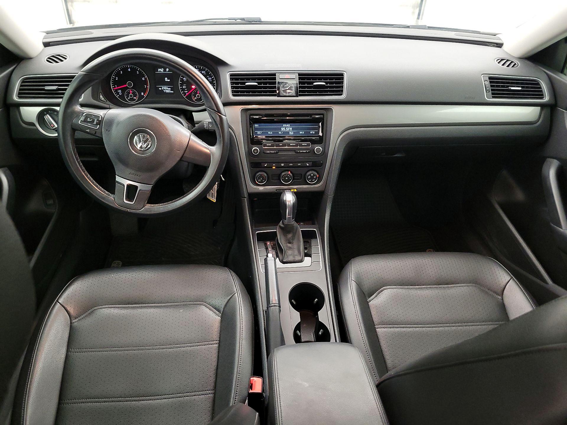 Thumbnail: 2015 Volkswagen Passat - 9