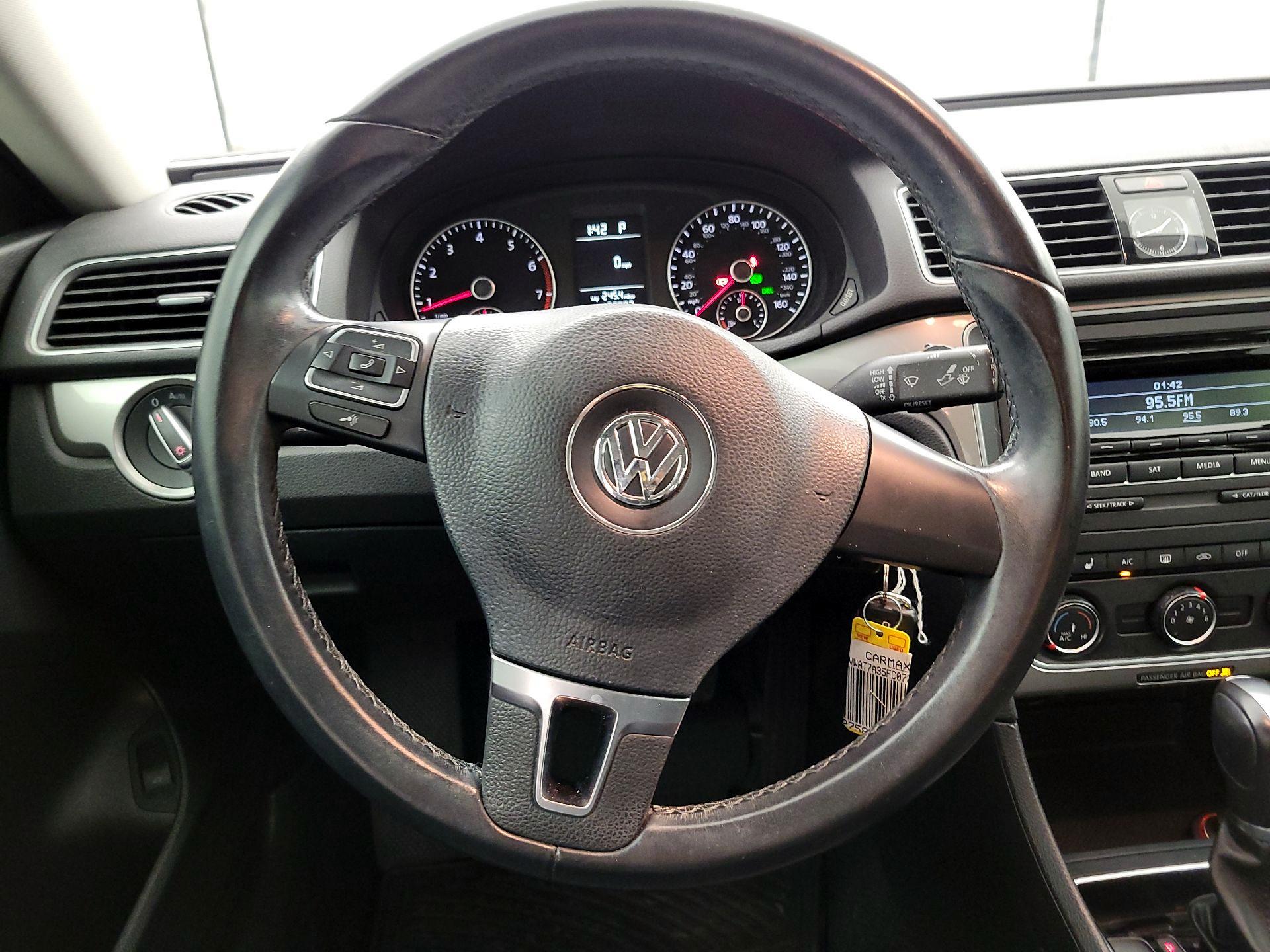 Thumbnail: 2015 Volkswagen Passat - 10