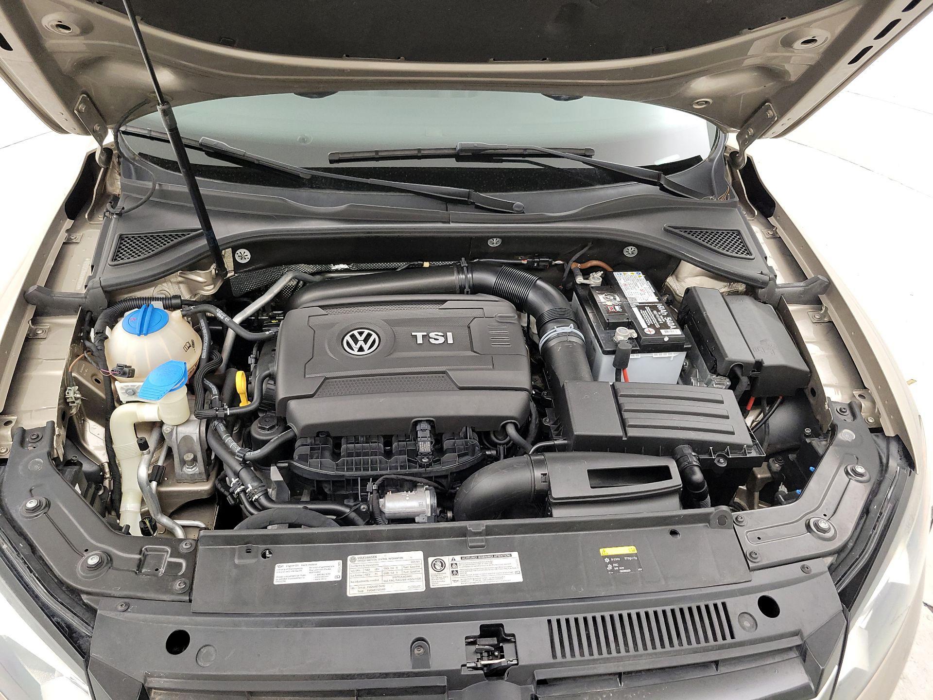 Thumbnail: 2015 Volkswagen Passat - 20
