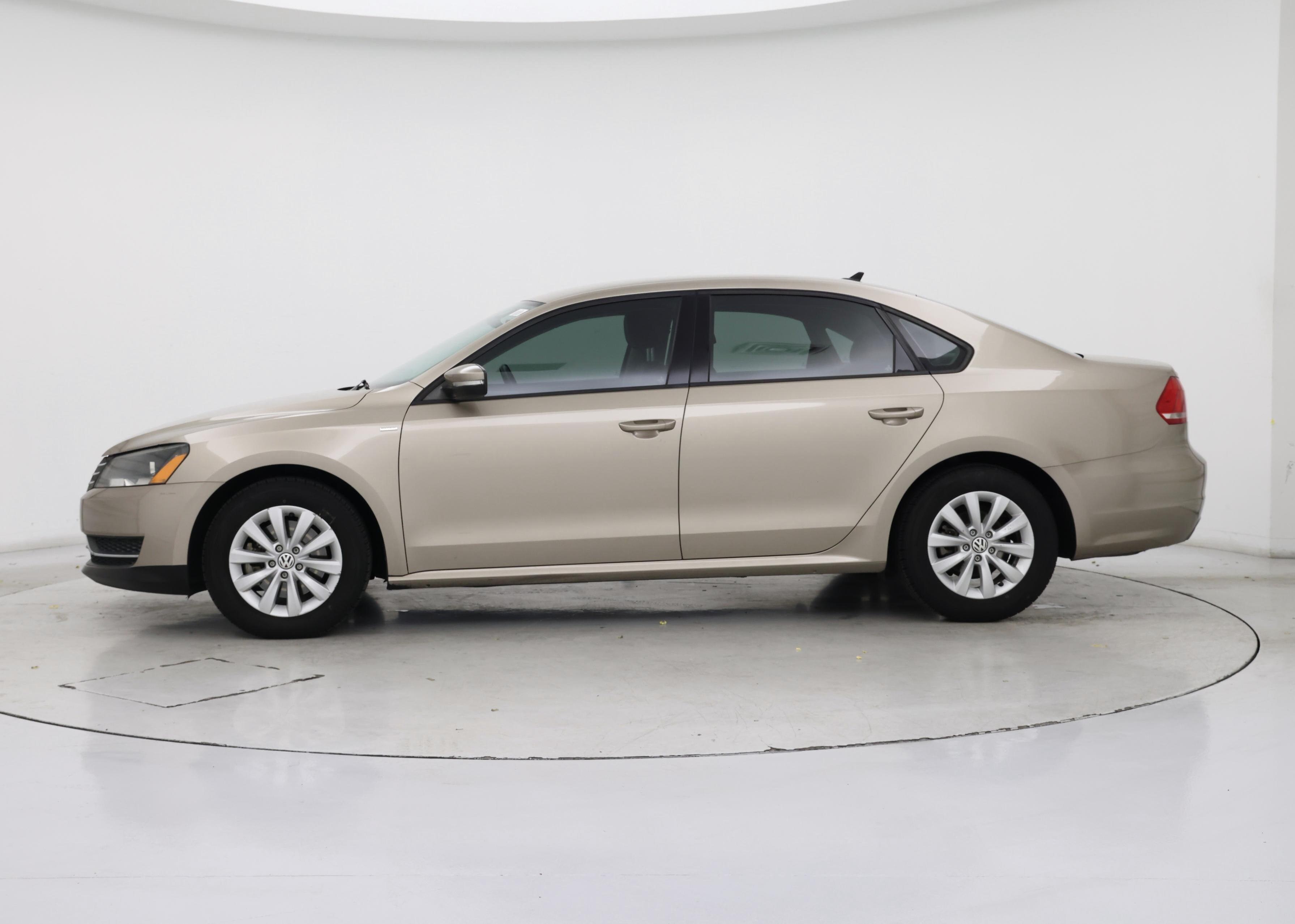 Thumbnail: 2015 Volkswagen Passat - 3