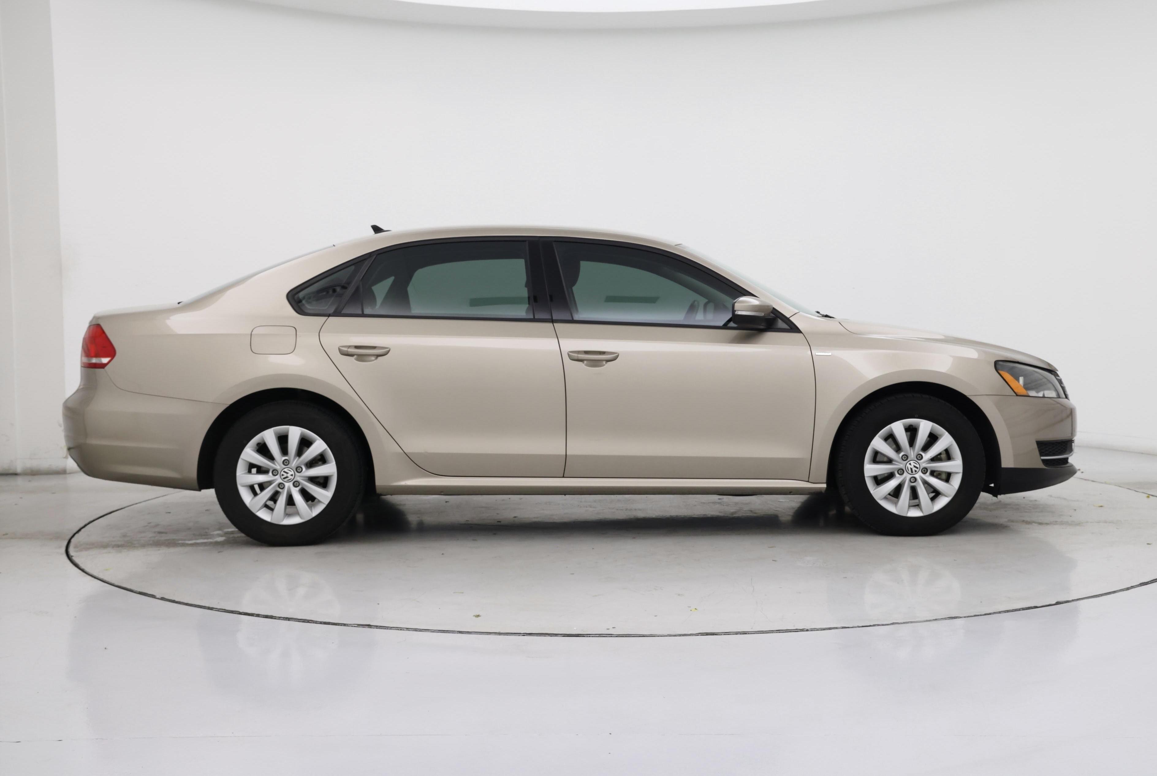 Thumbnail: 2015 Volkswagen Passat - 7