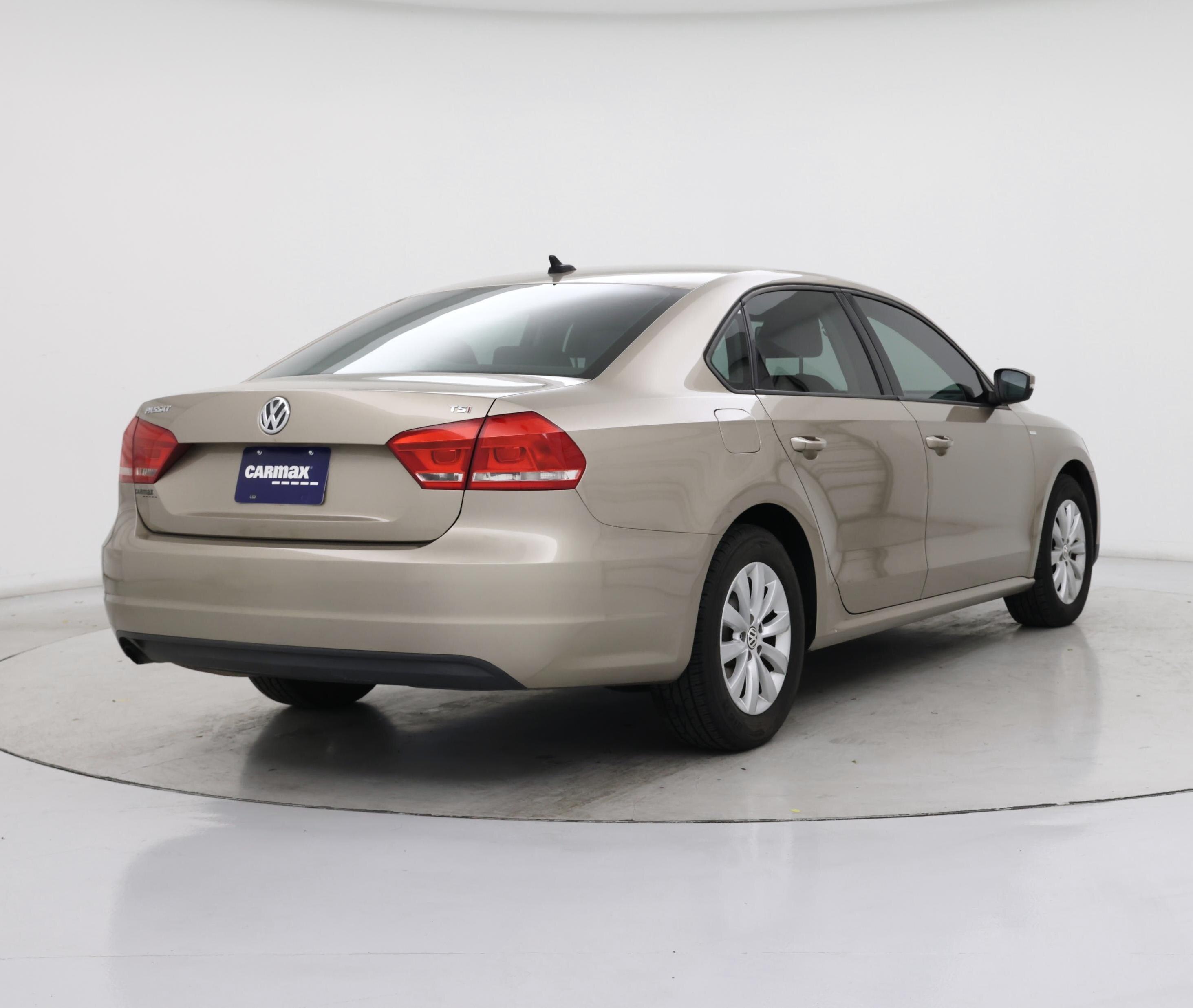 Thumbnail: 2015 Volkswagen Passat - 8