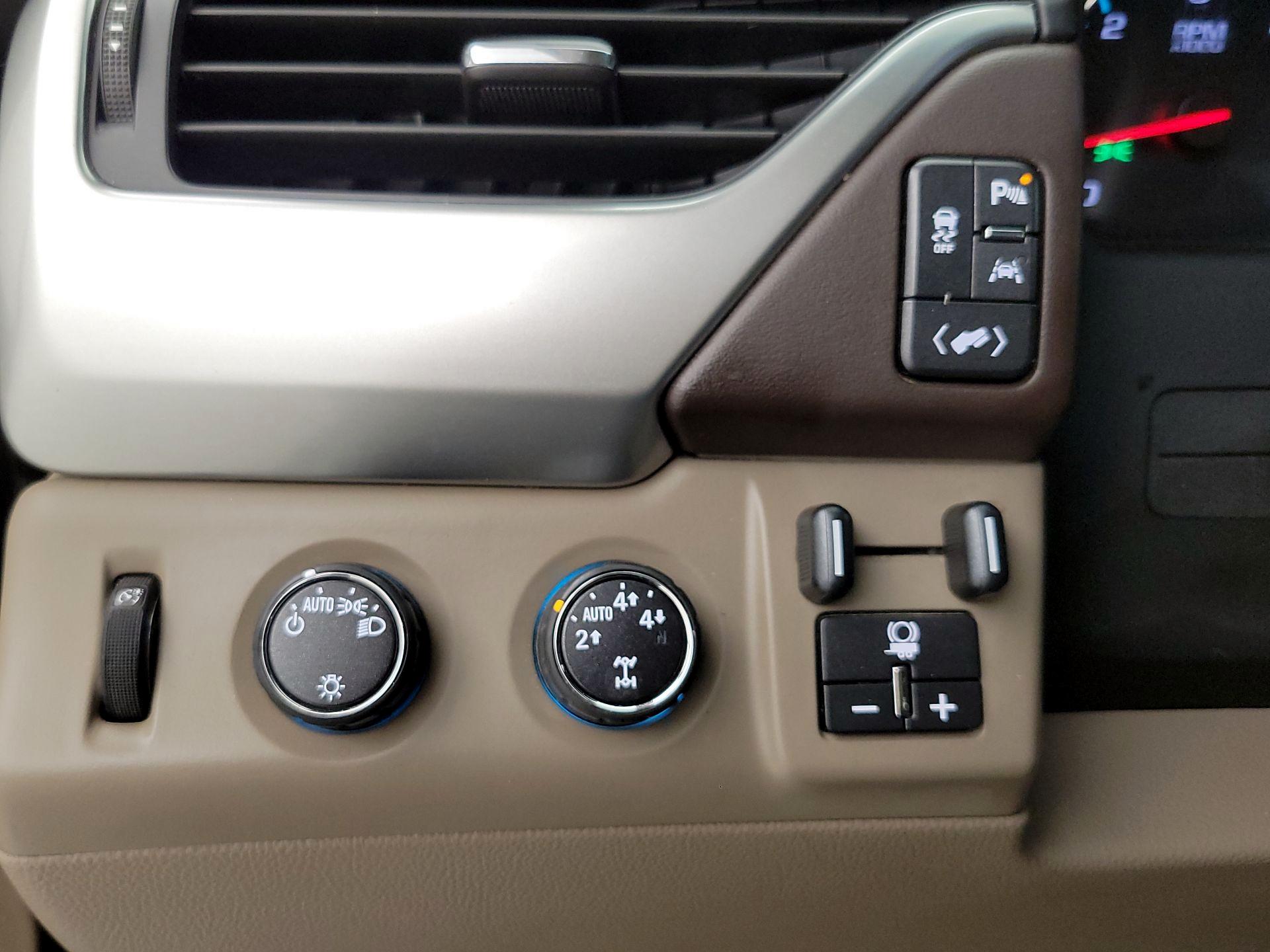 Thumbnail: 2016 Chevrolet Suburban - 13