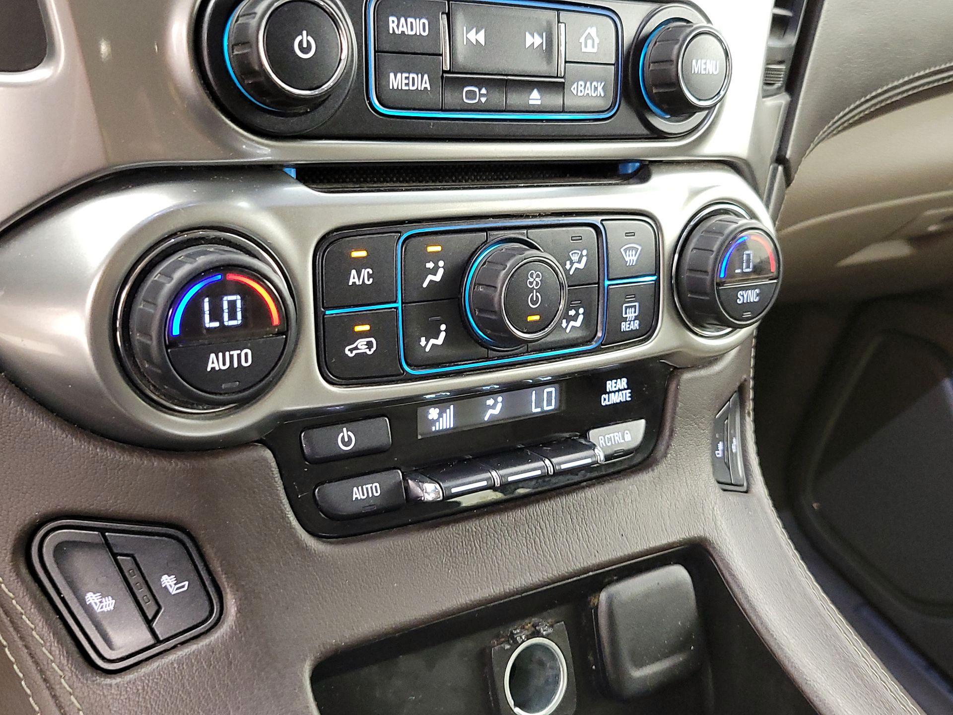 Thumbnail: 2016 Chevrolet Suburban - 16