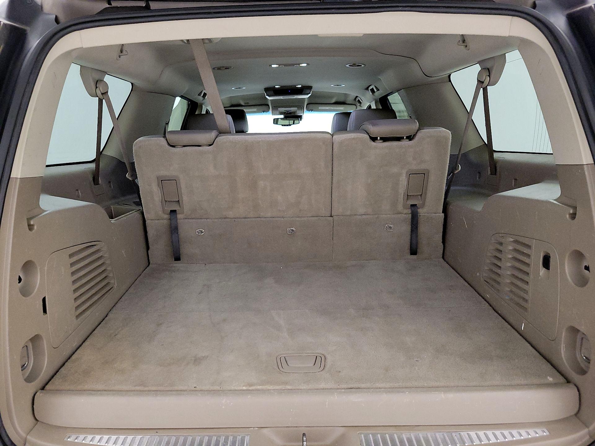 Thumbnail: 2016 Chevrolet Suburban - 20