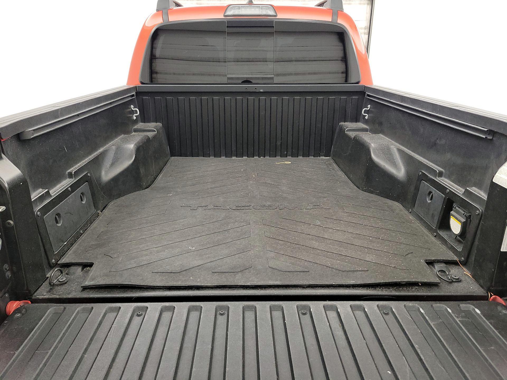 Thumbnail: 2018 Toyota Tacoma - 20