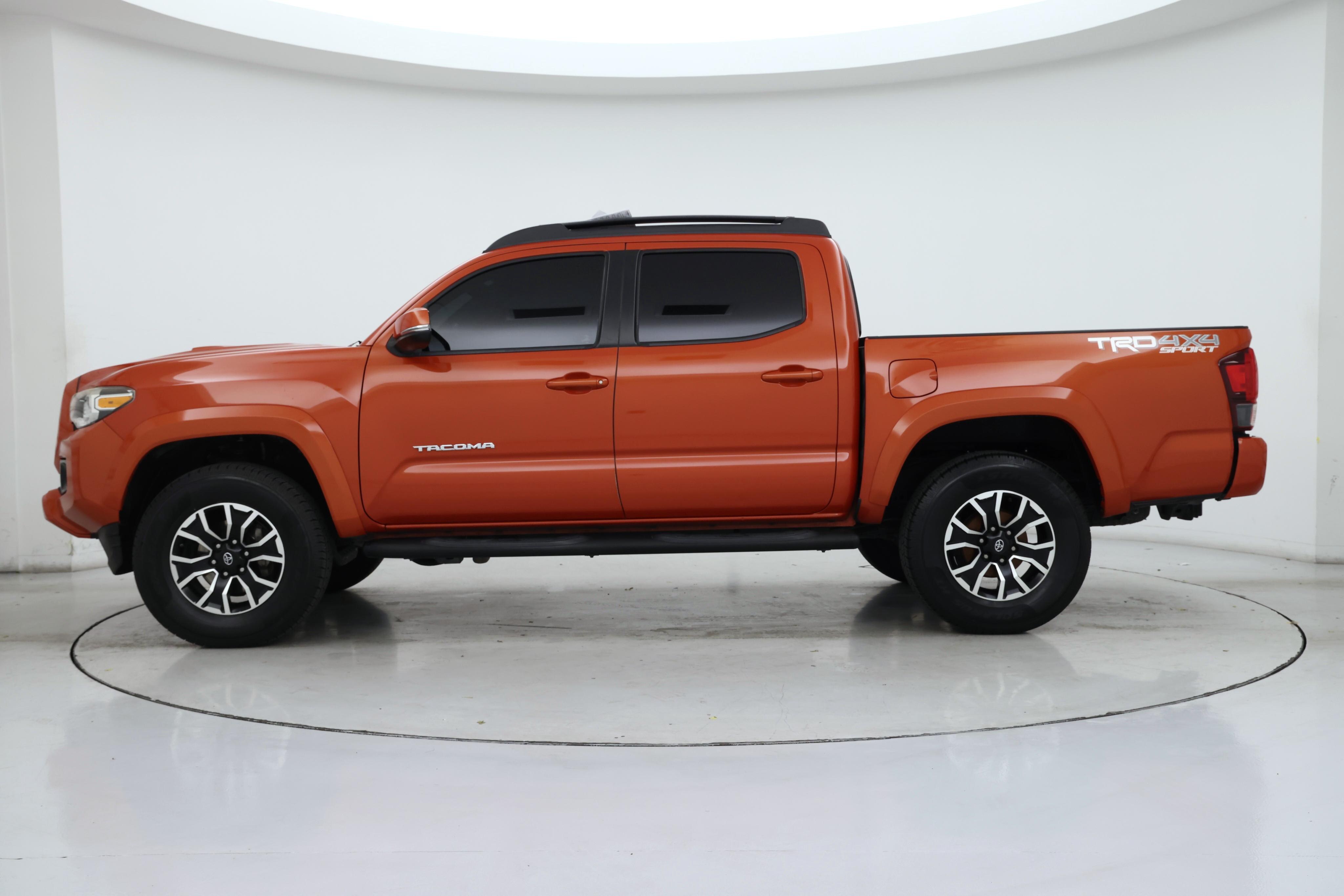 Thumbnail: 2018 Toyota Tacoma - 3