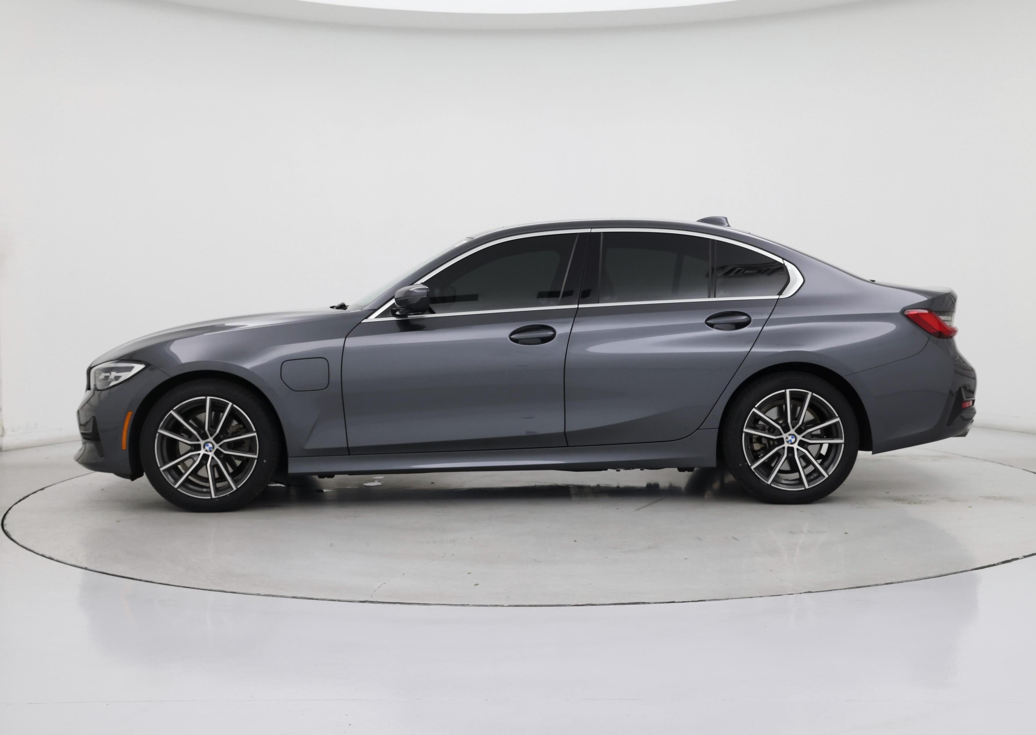 Thumbnail: 2021 BMW 3 Series - 3