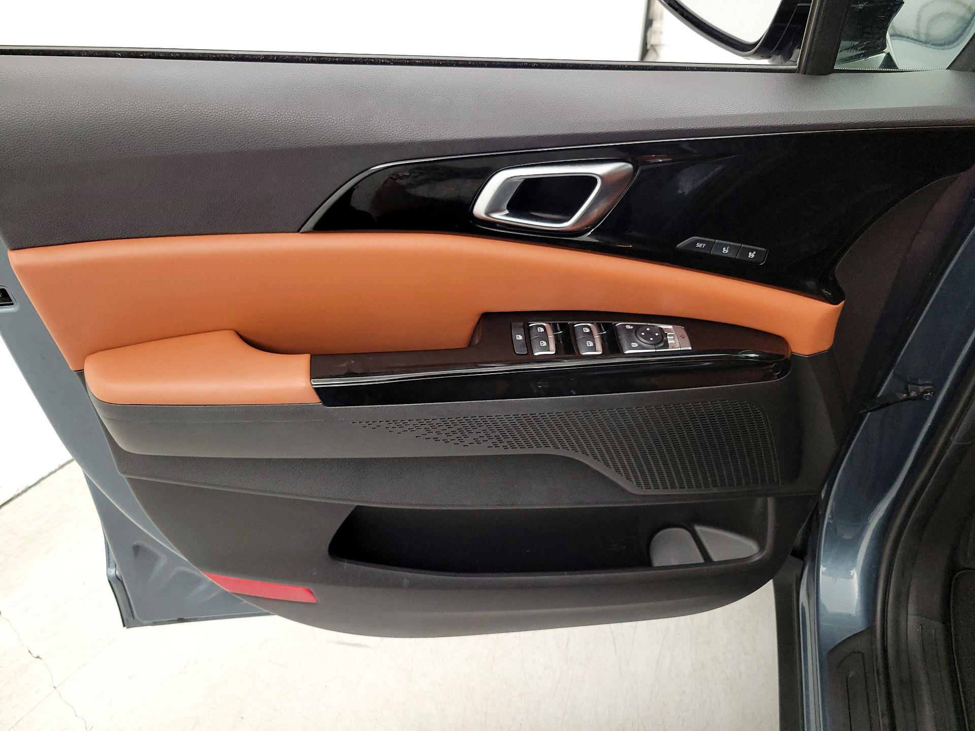 Thumbnail: 2022 Kia Carnival - 12