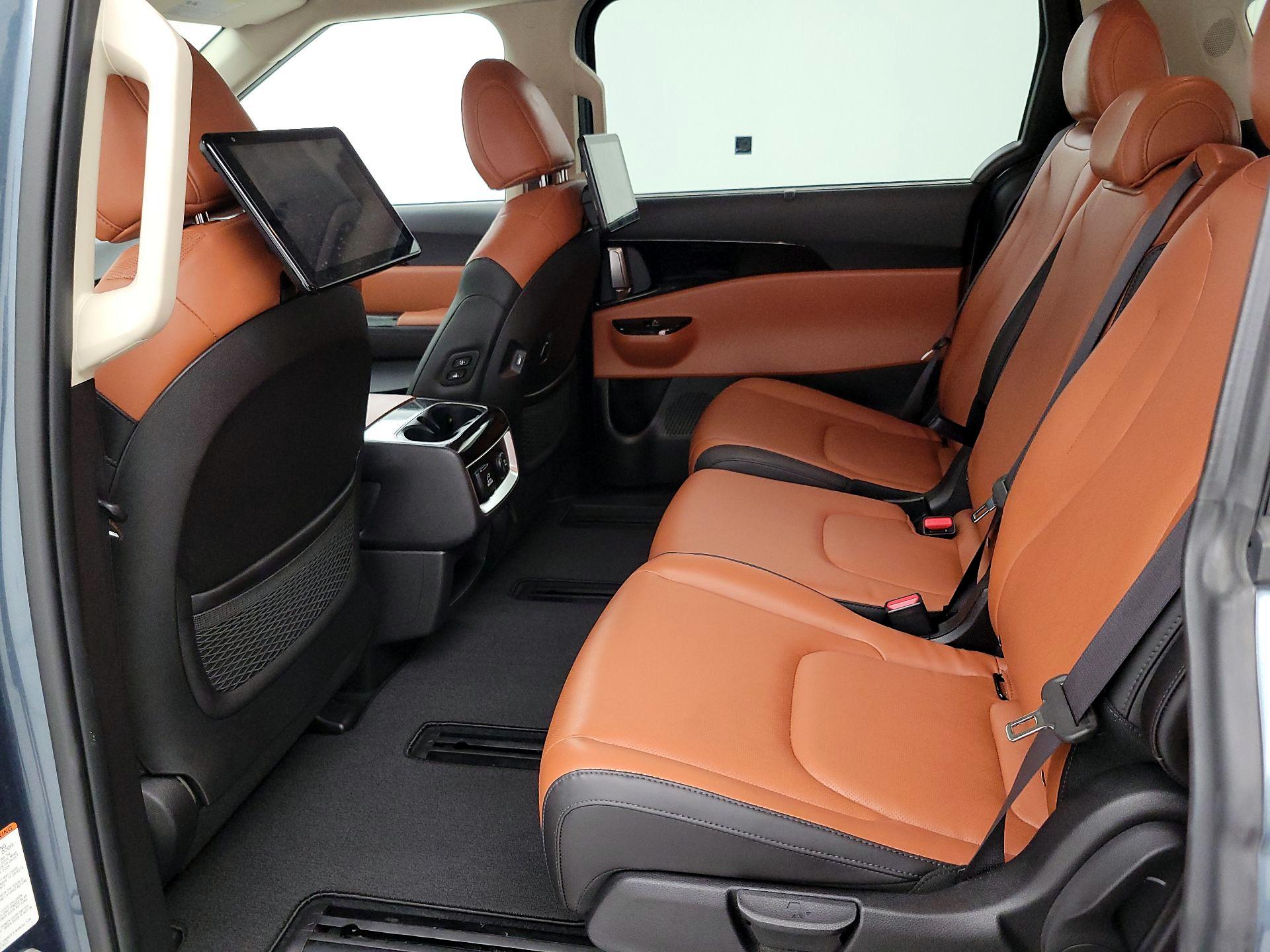Thumbnail: 2022 Kia Carnival - 20