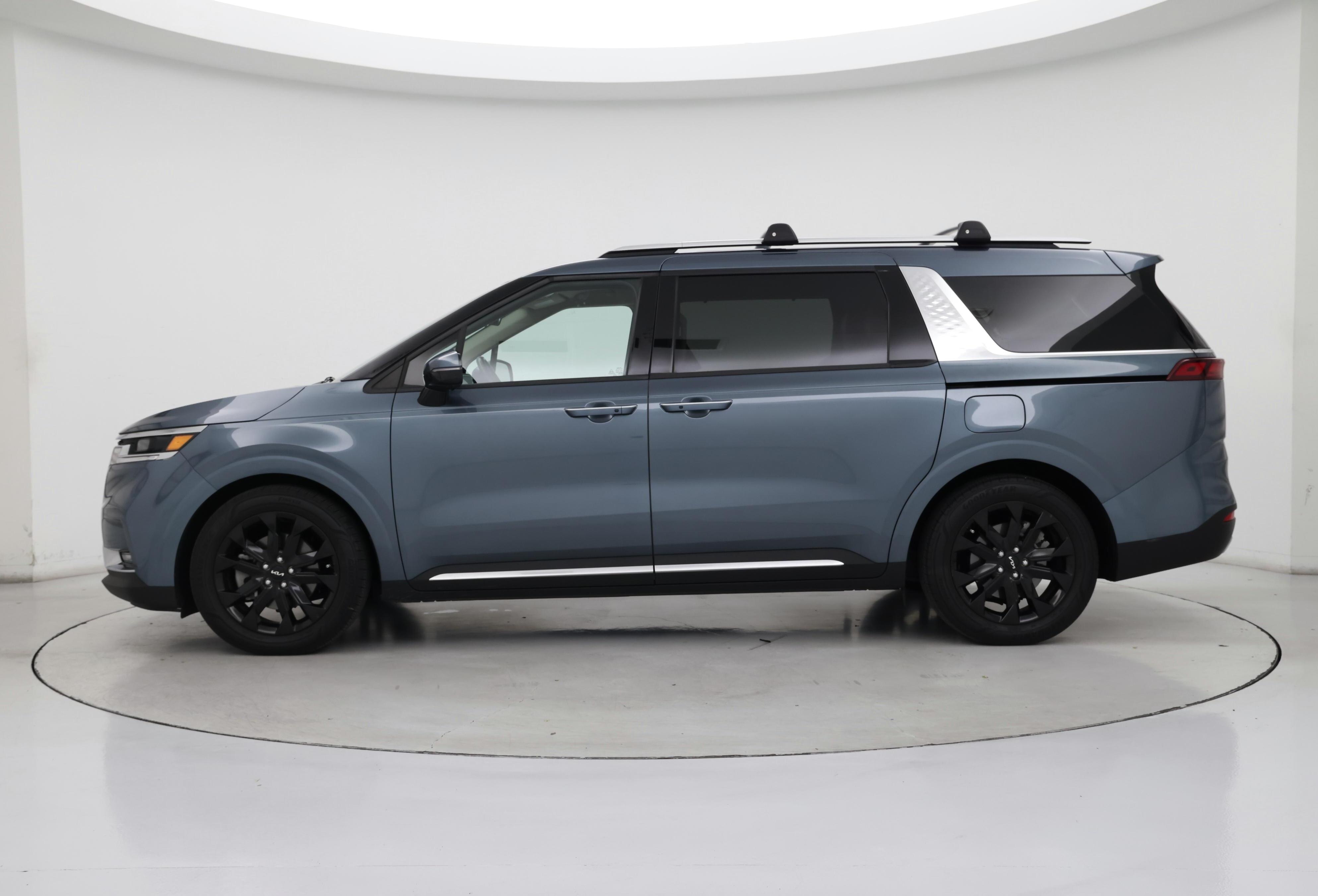 Thumbnail: 2022 Kia Carnival - 3