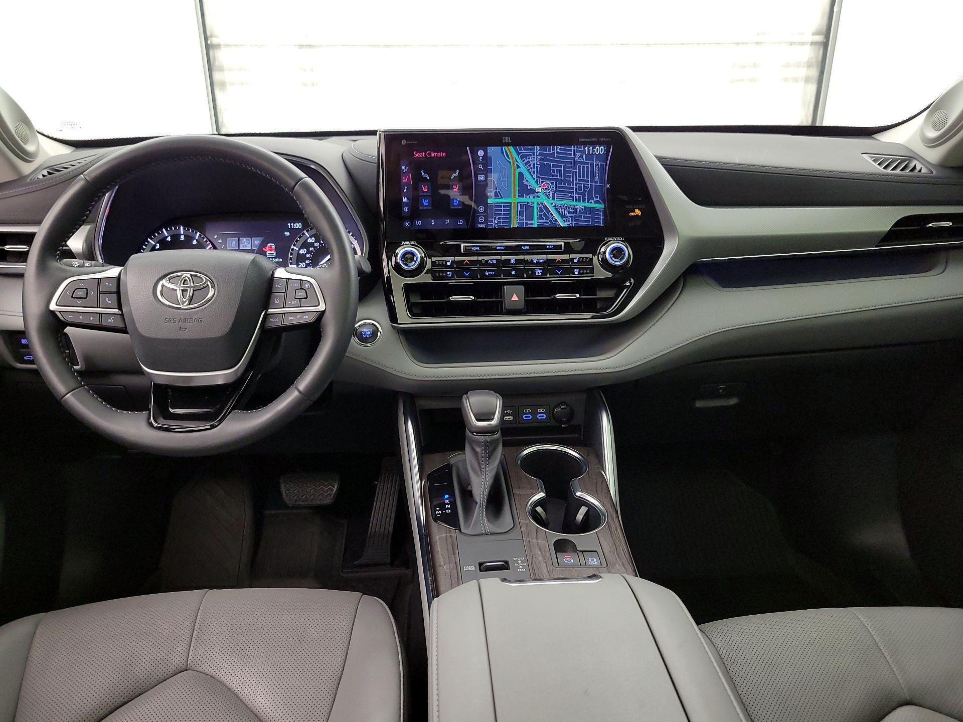 Thumbnail: 2022 Toyota Highlander - 9