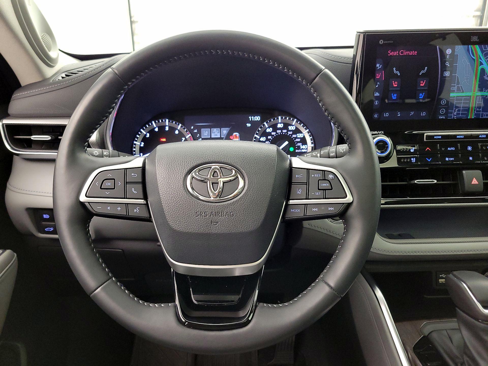 Thumbnail: 2022 Toyota Highlander - 10
