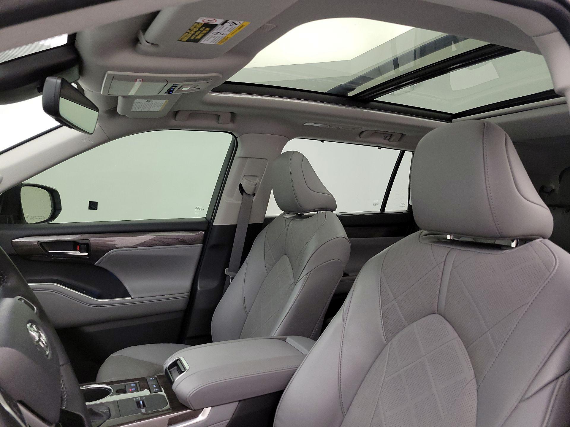 Thumbnail: 2022 Toyota Highlander - 20