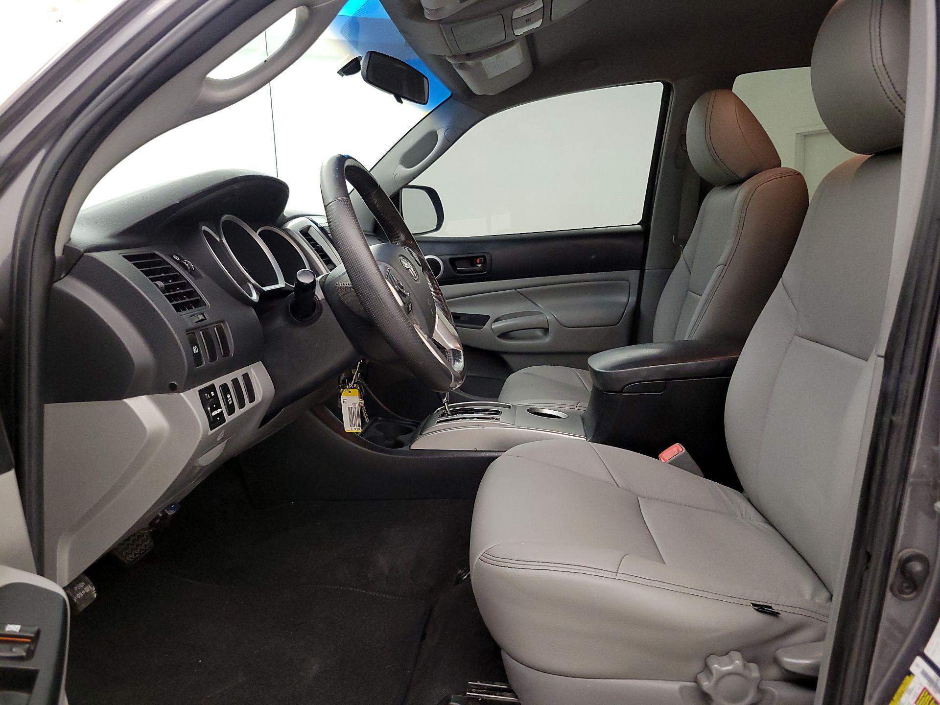 Thumbnail: 2015 Toyota Tacoma - 11