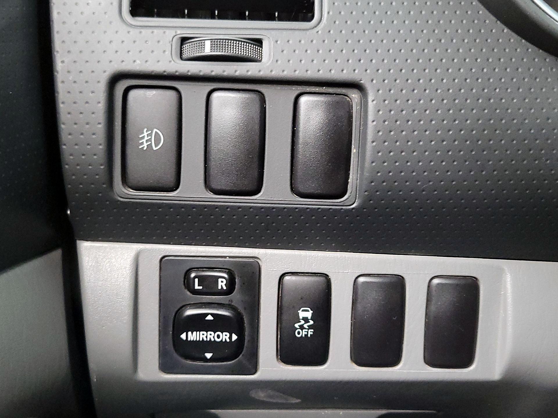 Thumbnail: 2015 Toyota Tacoma - 13