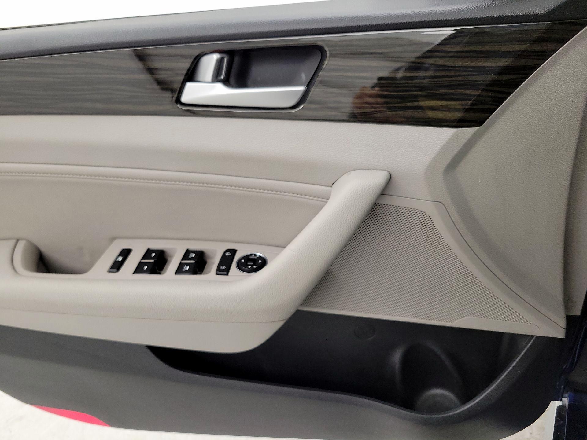 Thumbnail: 2017 Hyundai Sonata - 12
