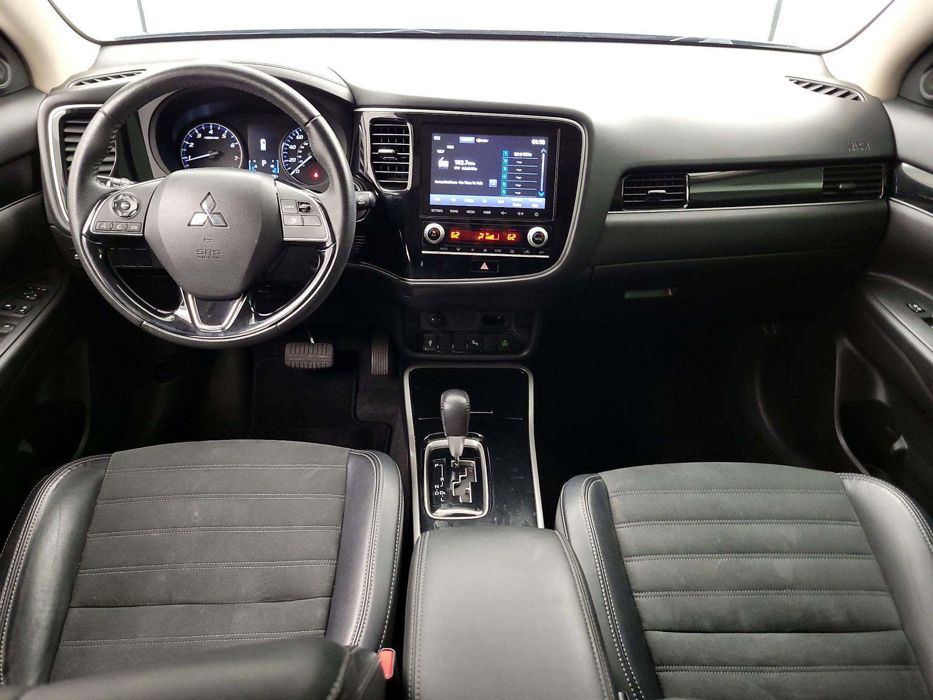 Thumbnail: 2020 Mitsubishi Outlander - 9