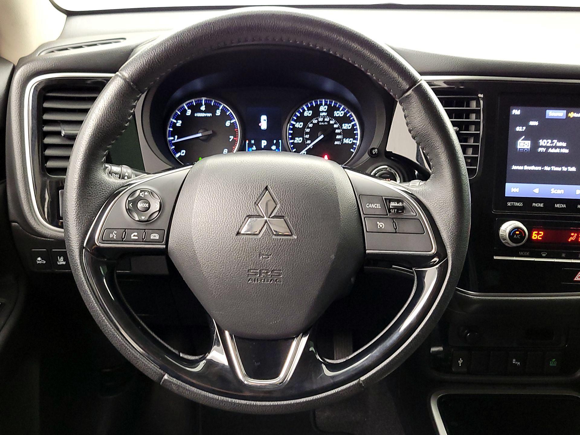 Thumbnail: 2020 Mitsubishi Outlander - 10